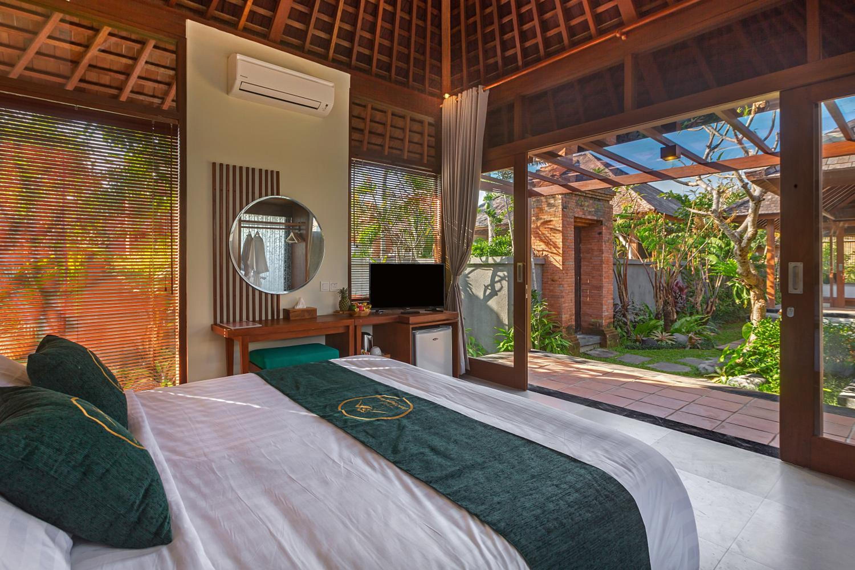 Three-Bedroom Villa - Photo 2