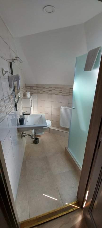 Deluxe Room (2 Adults + 1 Child) - Photo 5