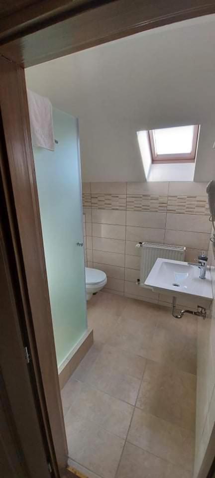 Deluxe Room (2 Adults + 1 Child) - Photo 3