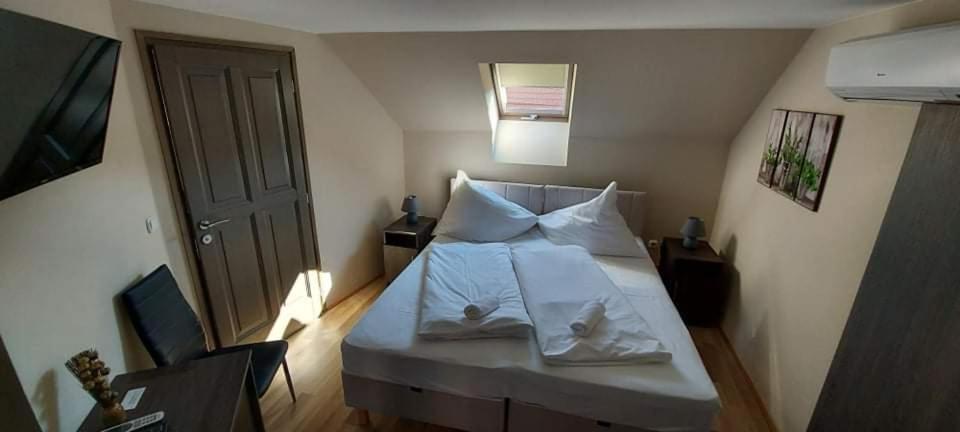 Deluxe Room - Photo 1