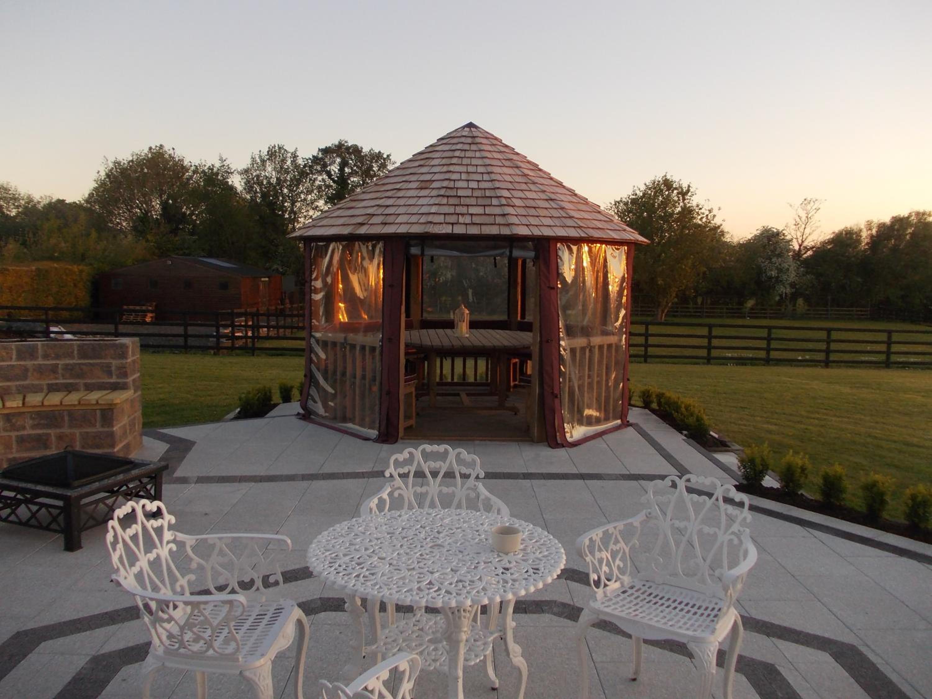 Self Contained Deluxe King Studio (Continental breakfast only) - Photo 8
