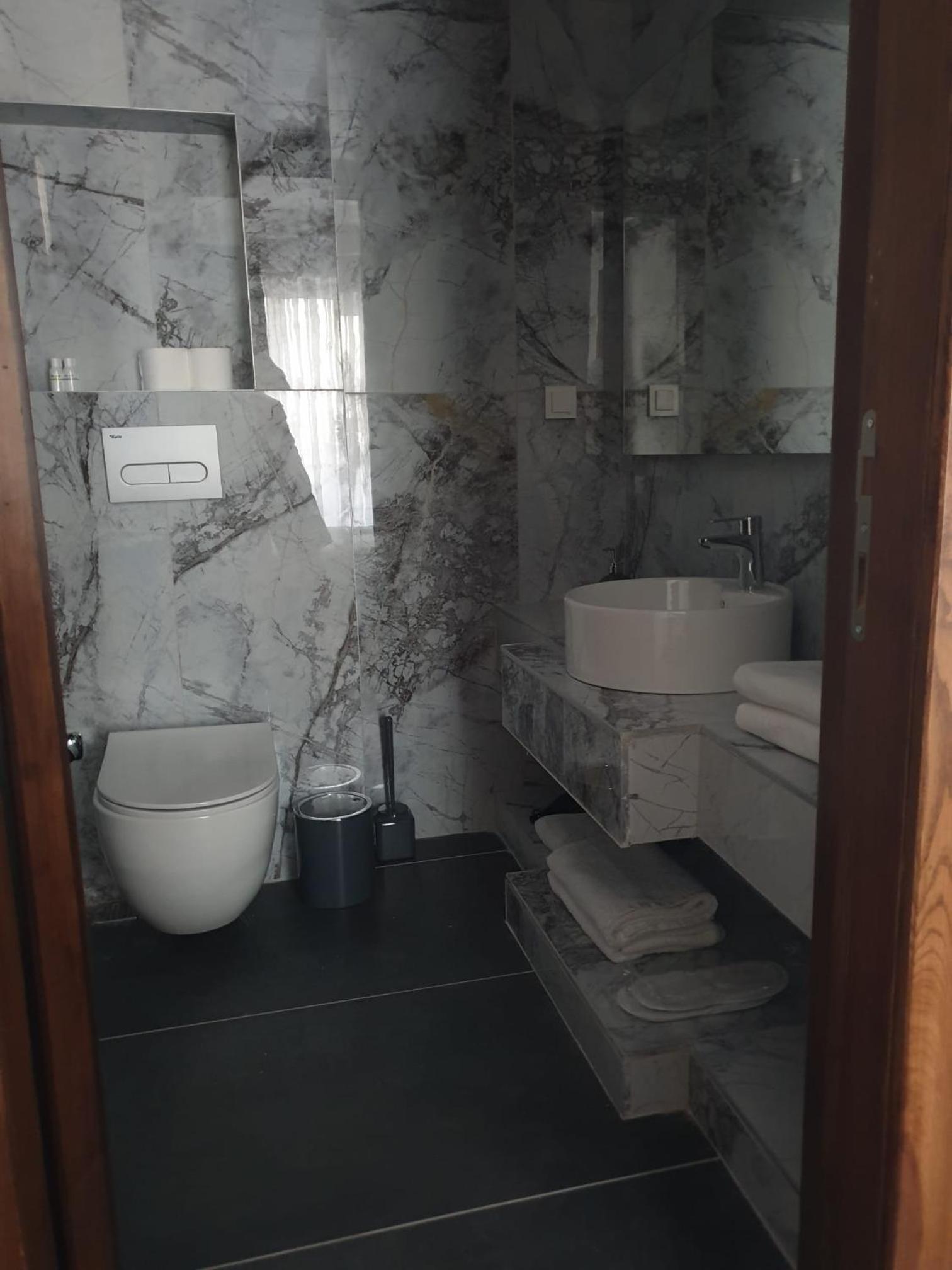 Deluxe Double Room with Balcony and Sea View - Photo 3
