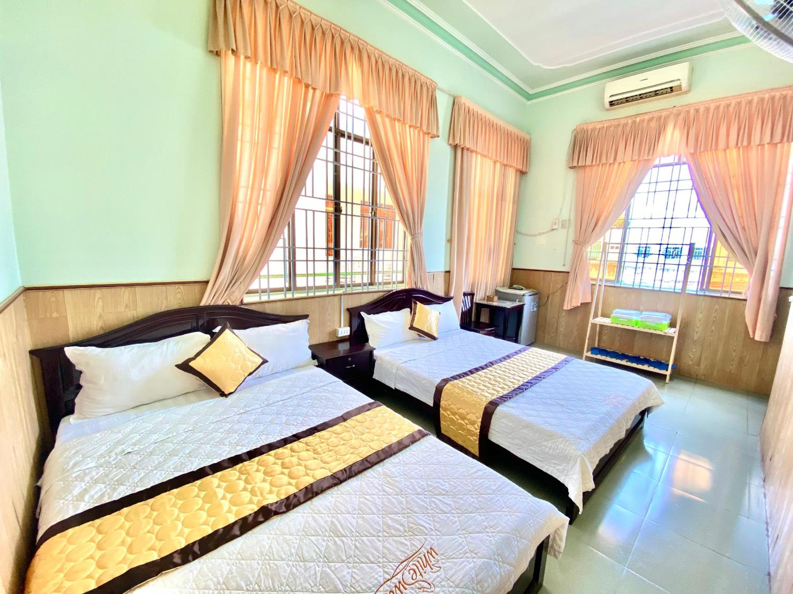Double Room With Two Double Beds photo 2