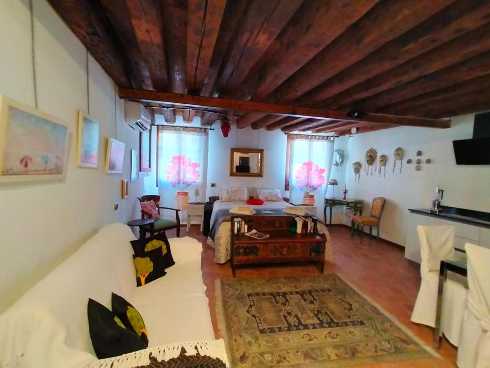 Studio Apartment photo 1