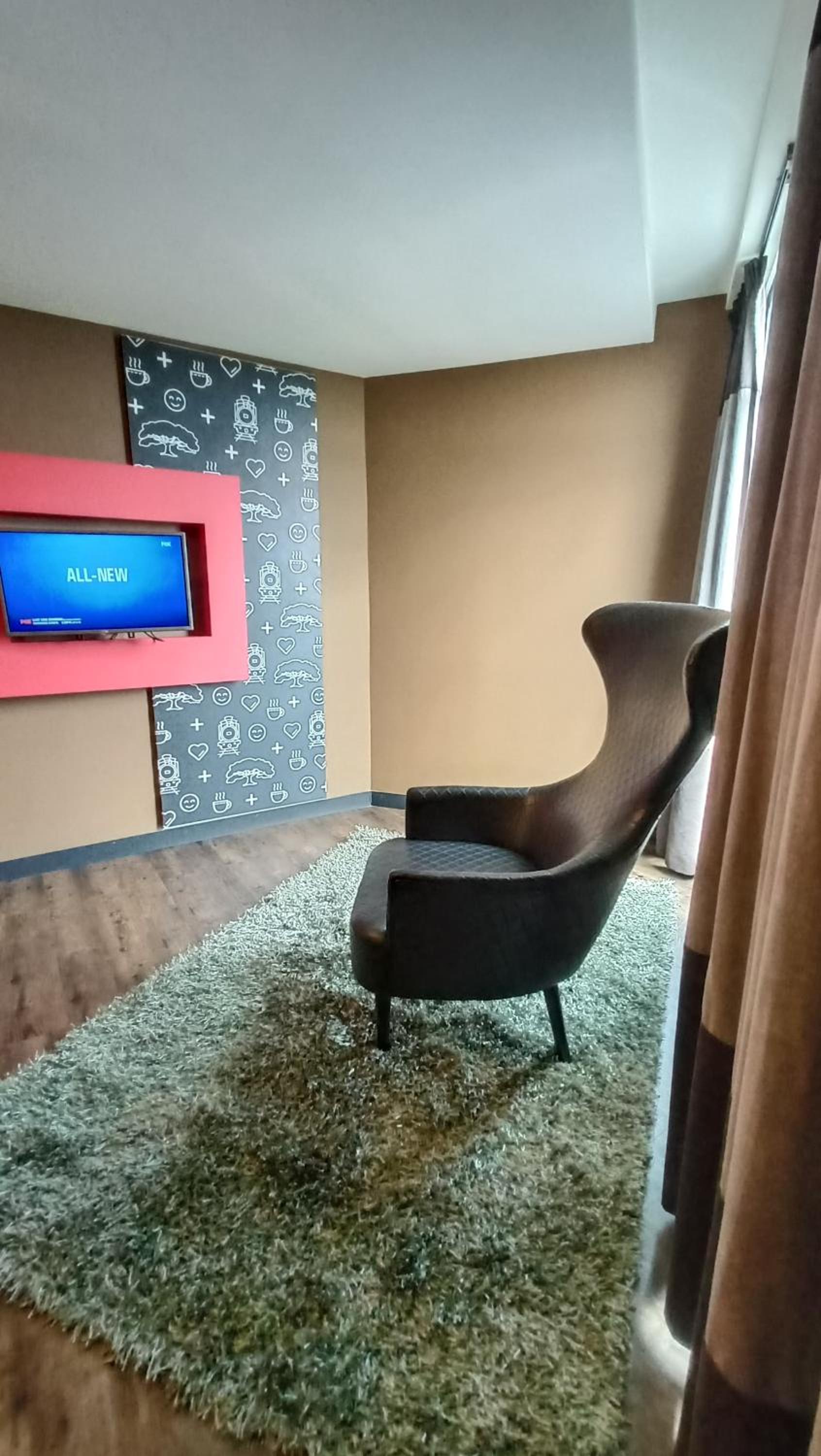 Executive Suite - Photo 4