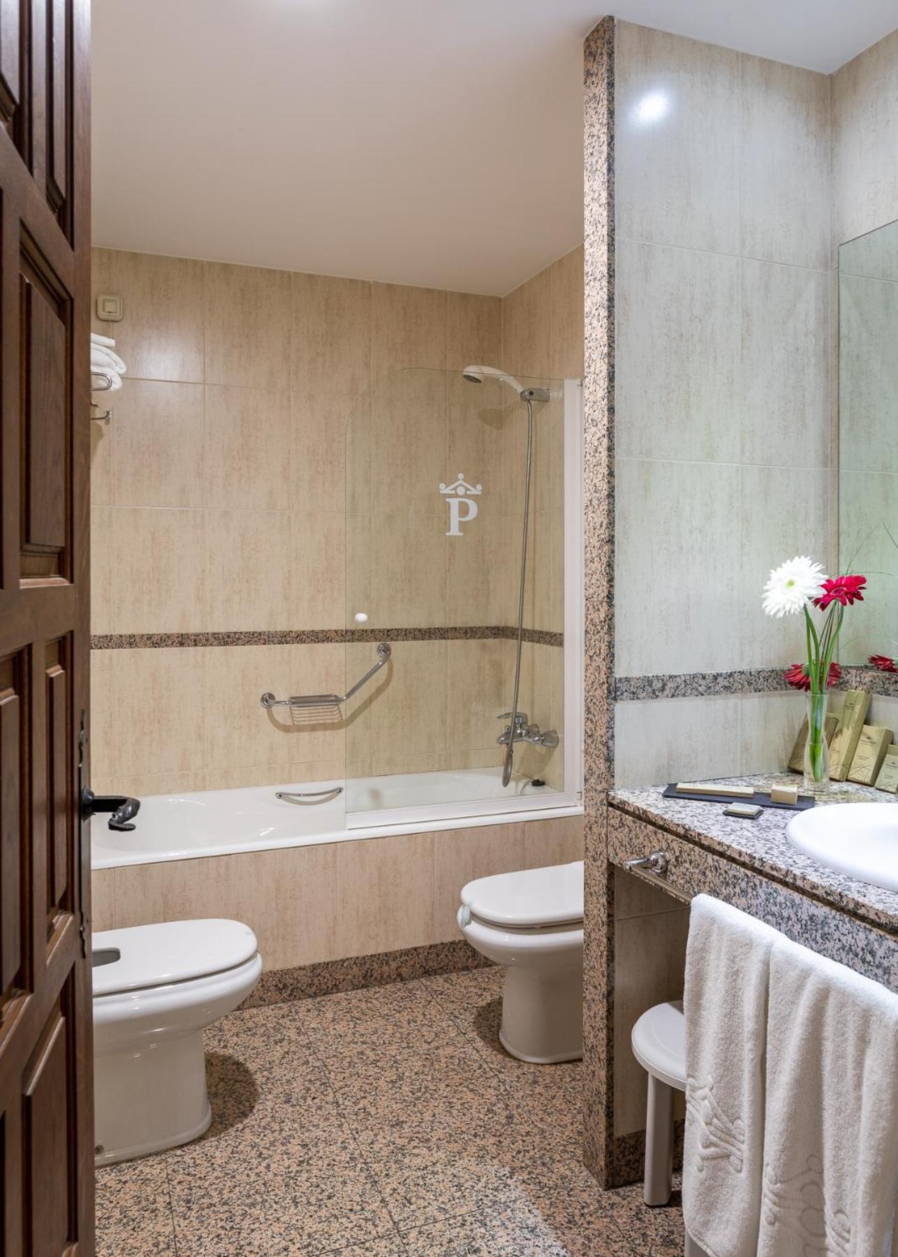Standard Double Room (2 Adults + 1 Child) photo 2