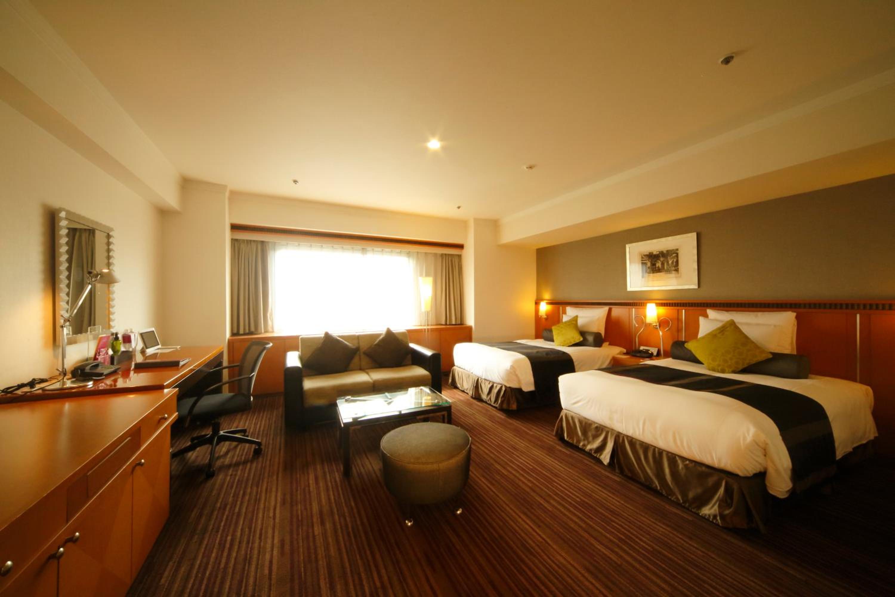 Premium Twin Room with Sofa Bed - Lounge Access photo 1