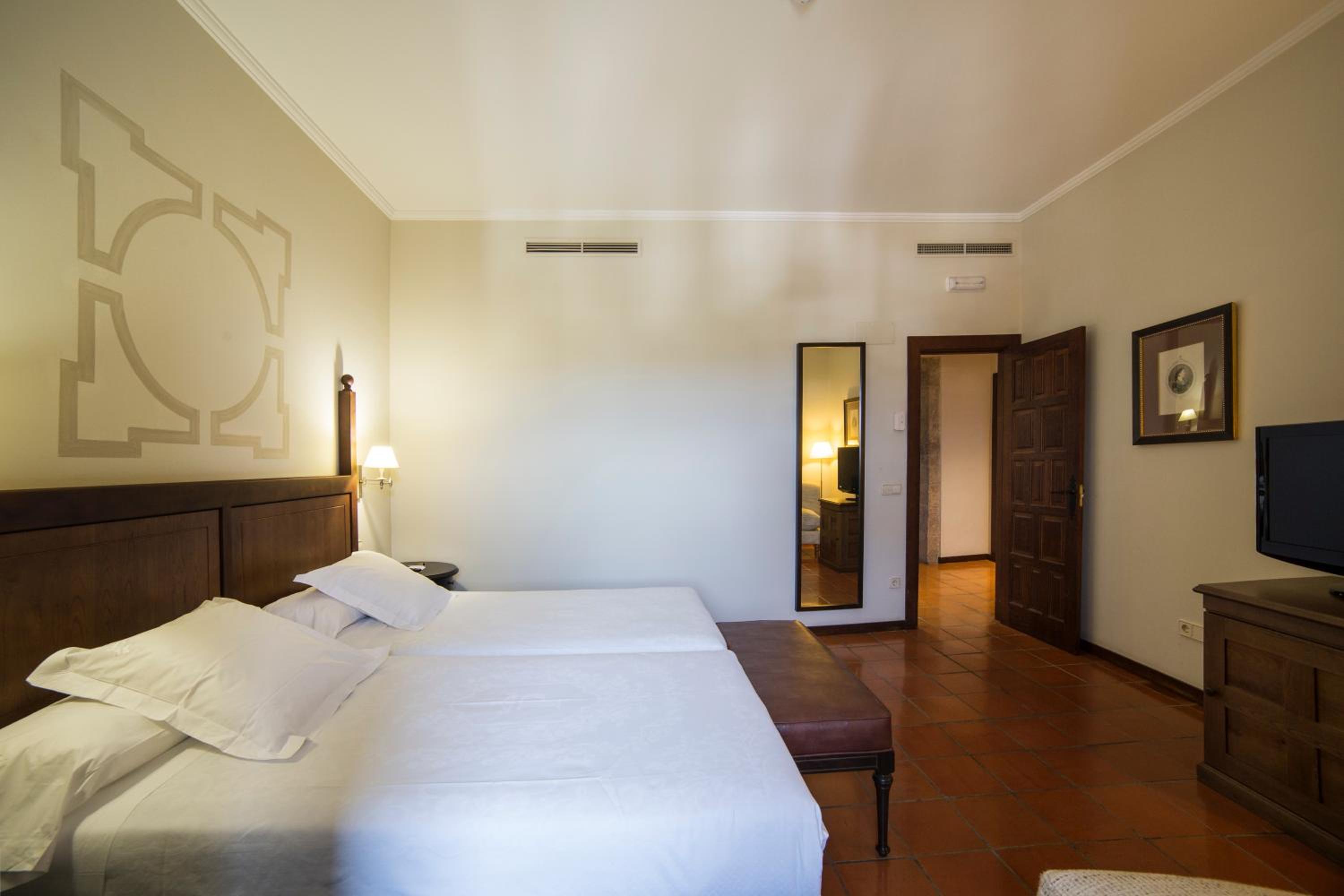 Standard Double Room  (3 Adults) - Photo 1