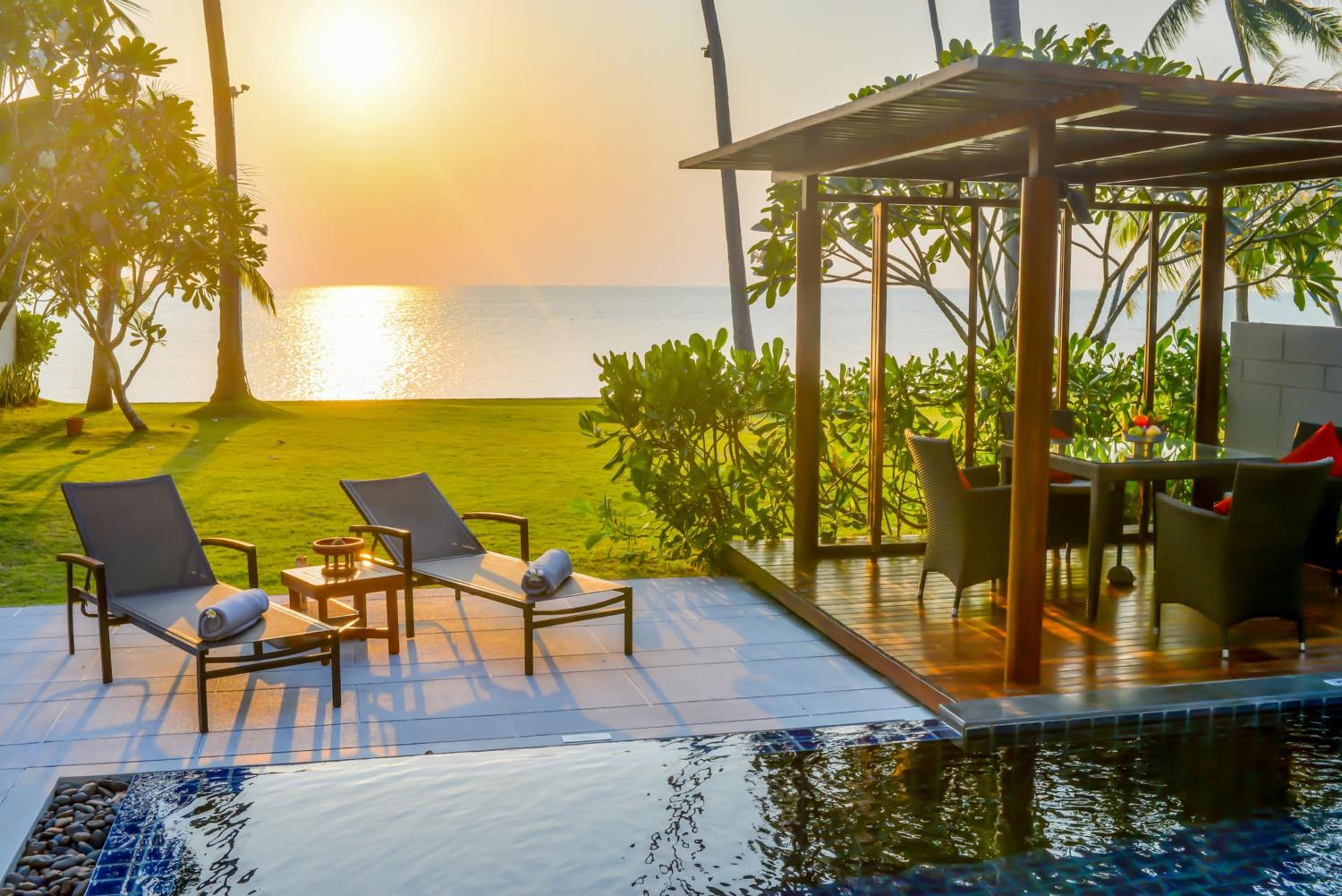 Beachfront Pool Villa with Club Access - Photo 15