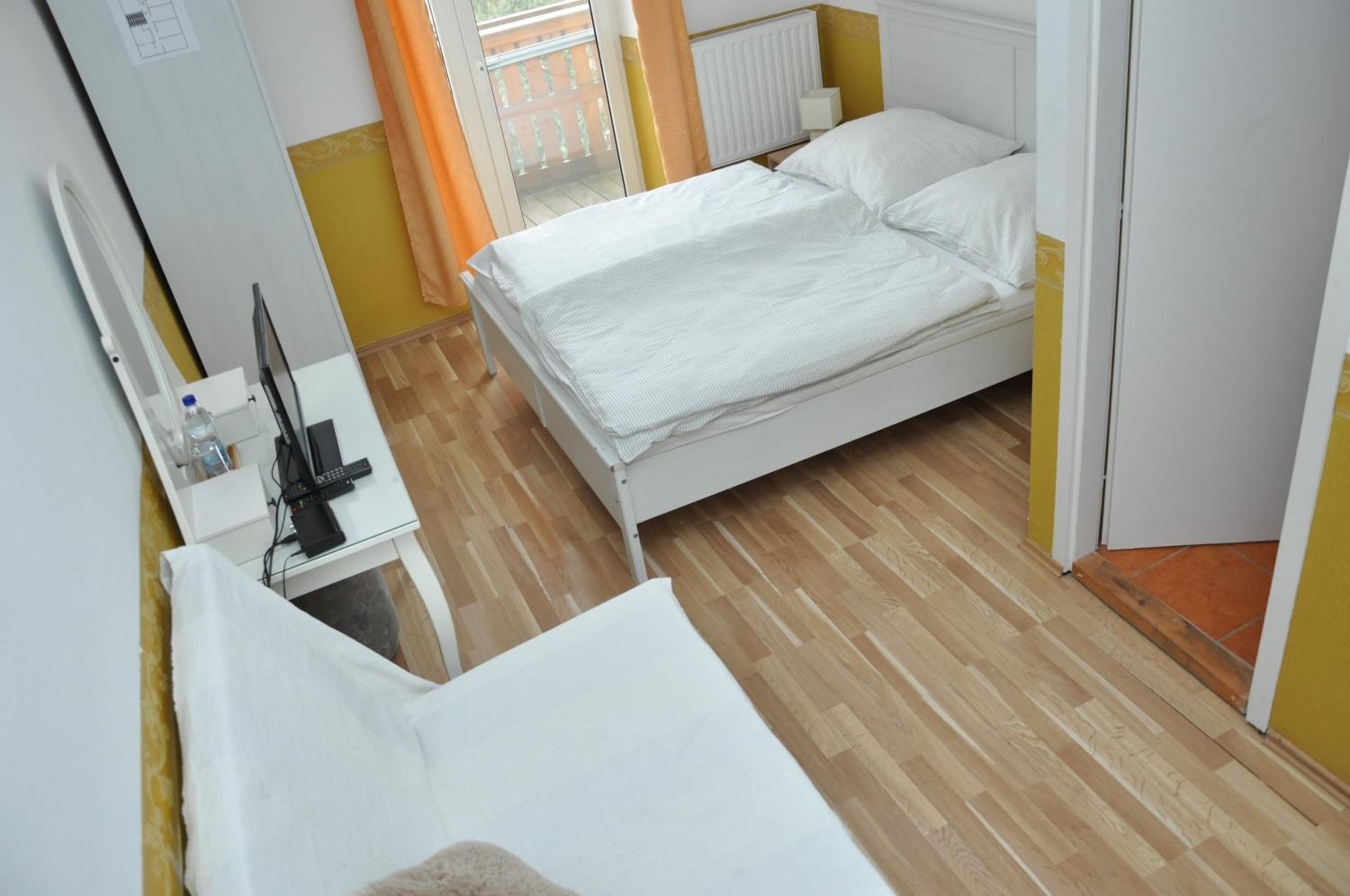 Family Room with Balcony photo 1