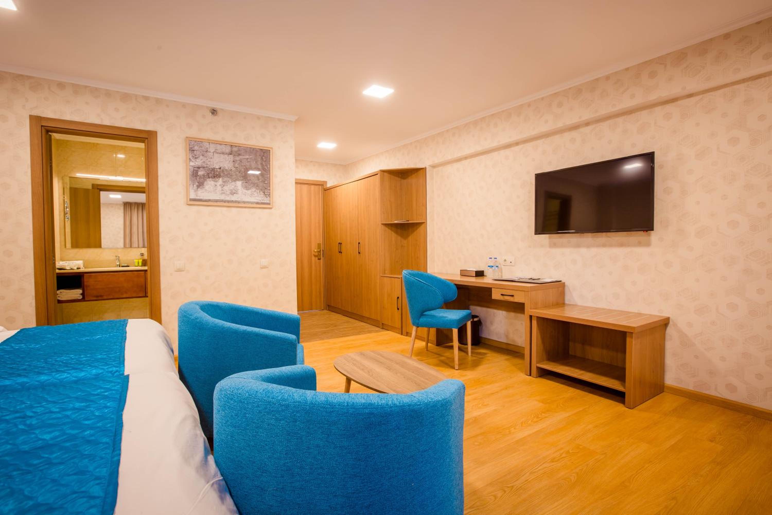 Deluxe Twin Room - Photo 10