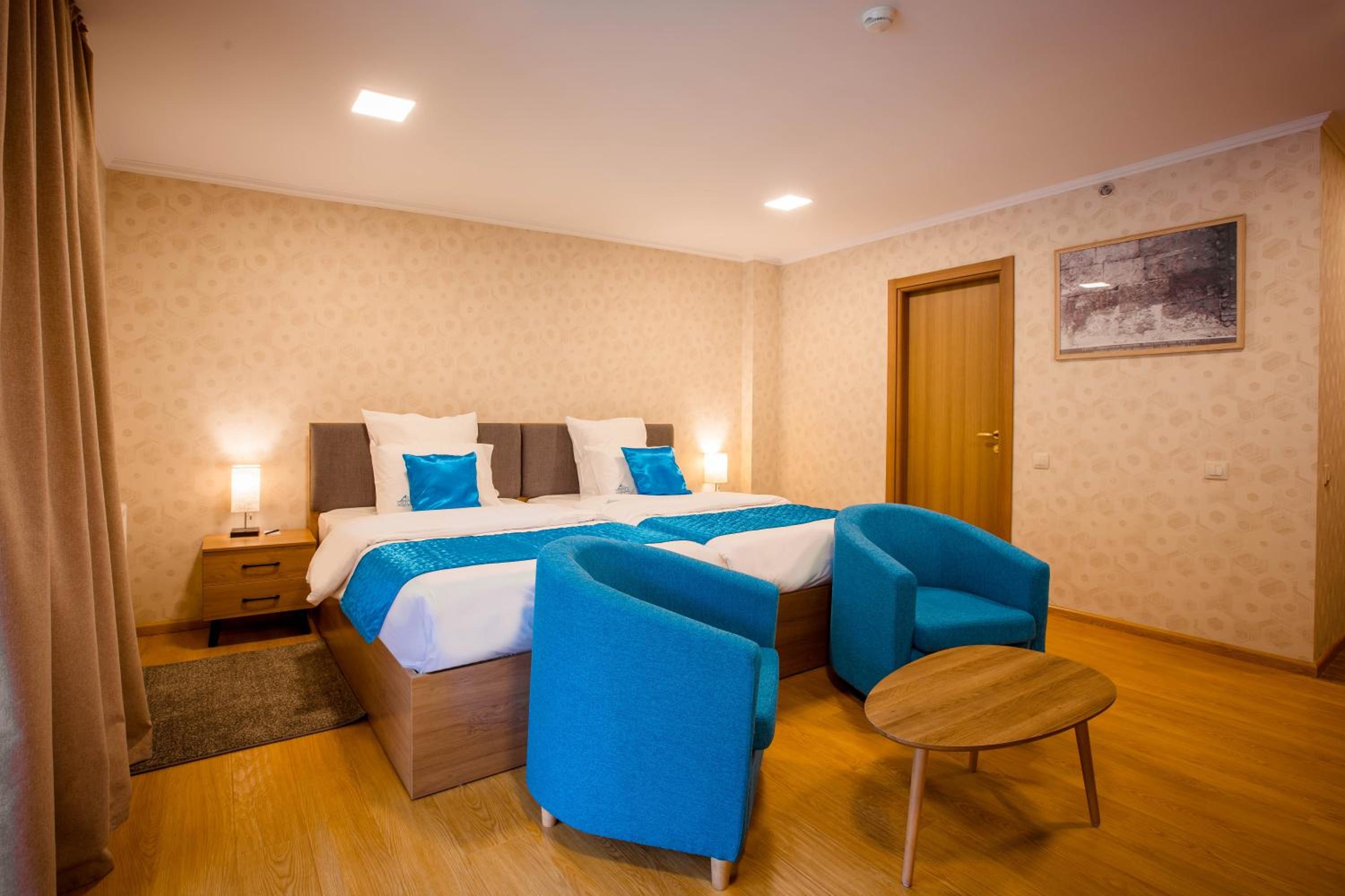 Deluxe Twin Room - Photo 9