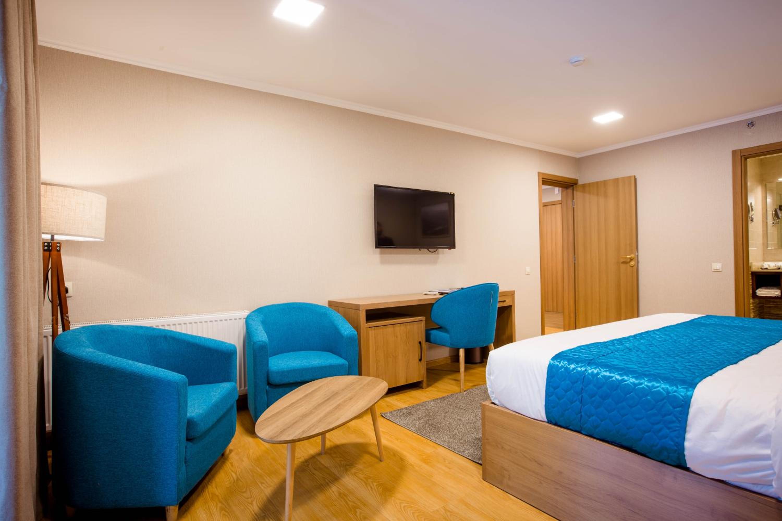 Suite - Photo 5