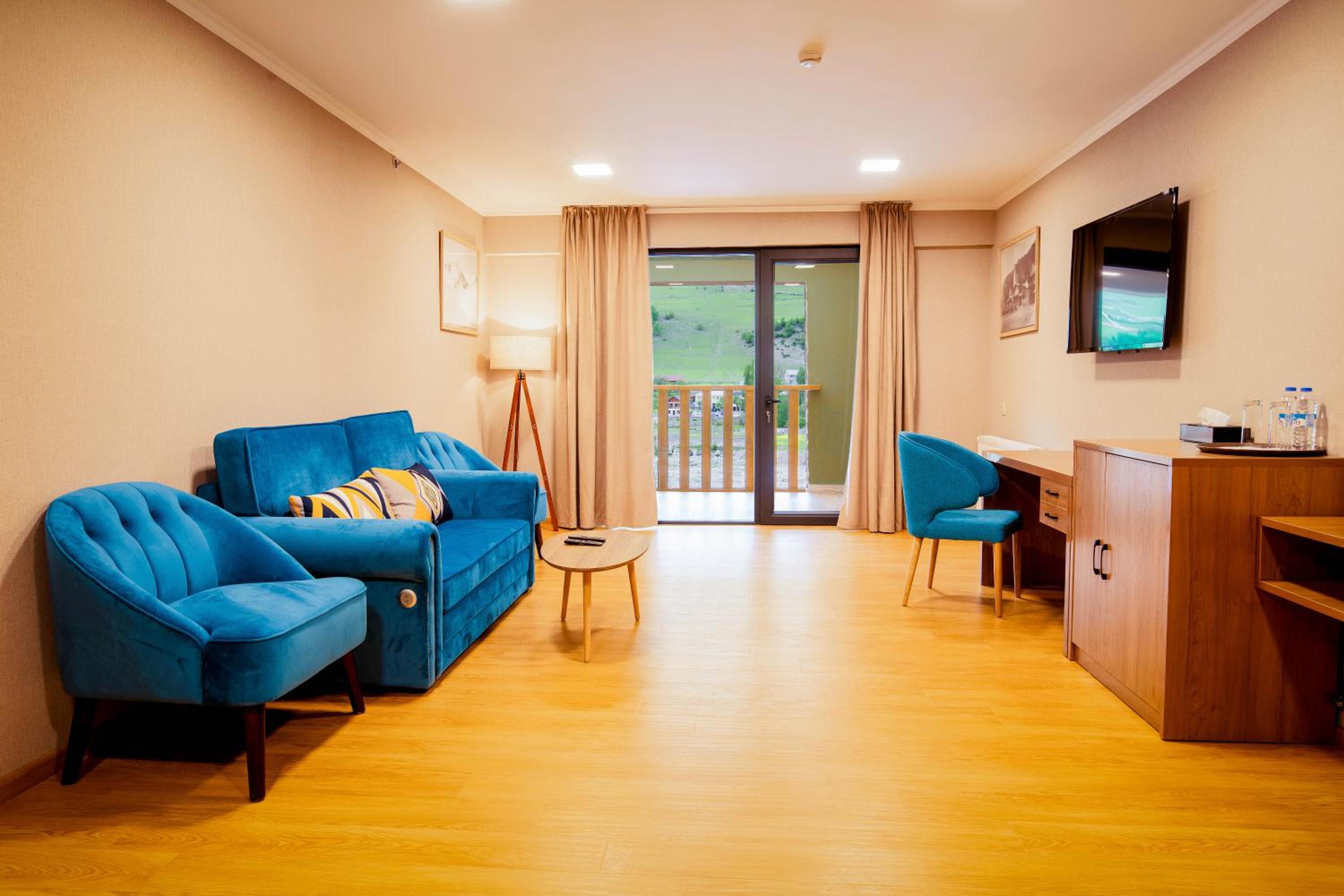 Suite - Photo 7