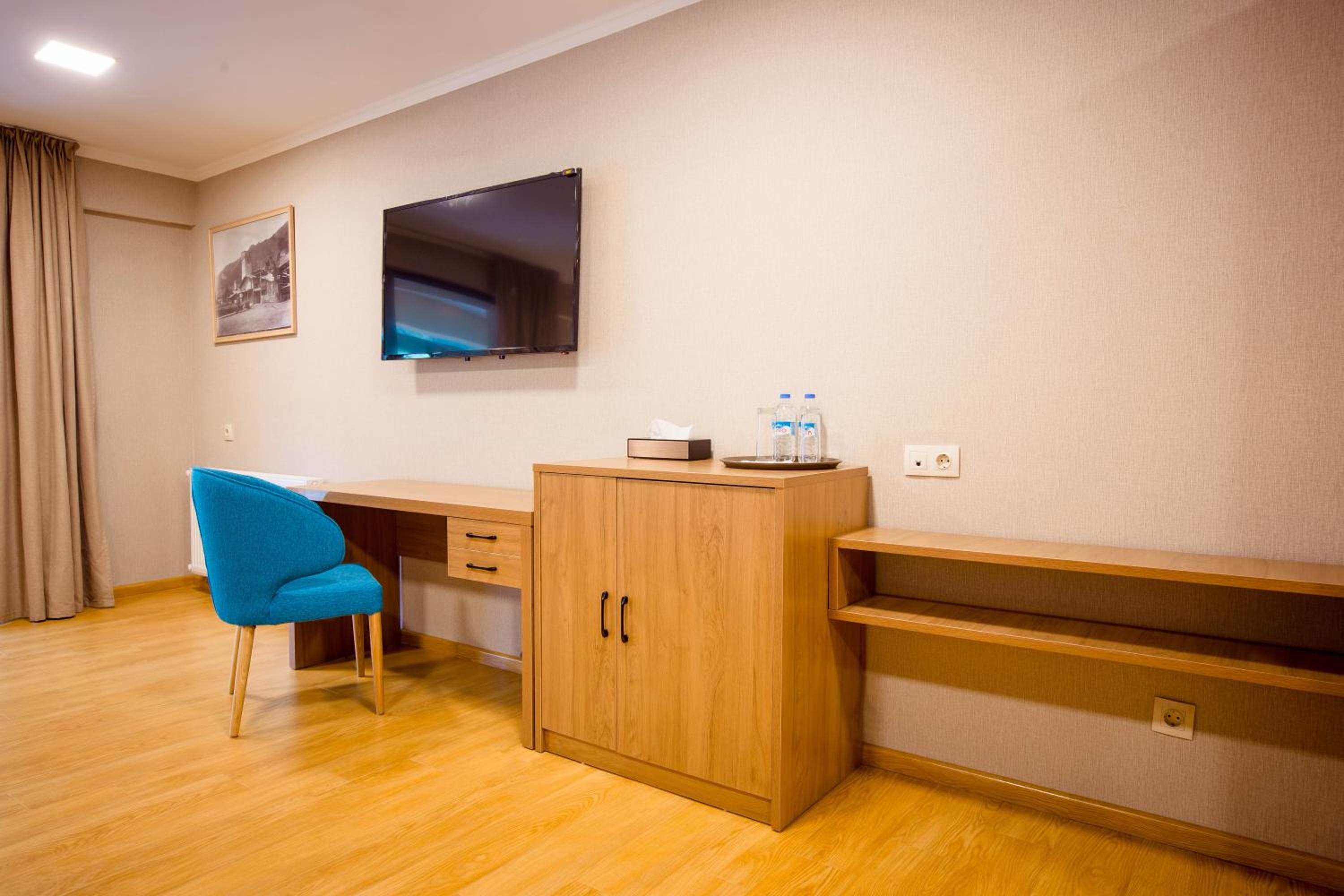 Suite - Photo 3