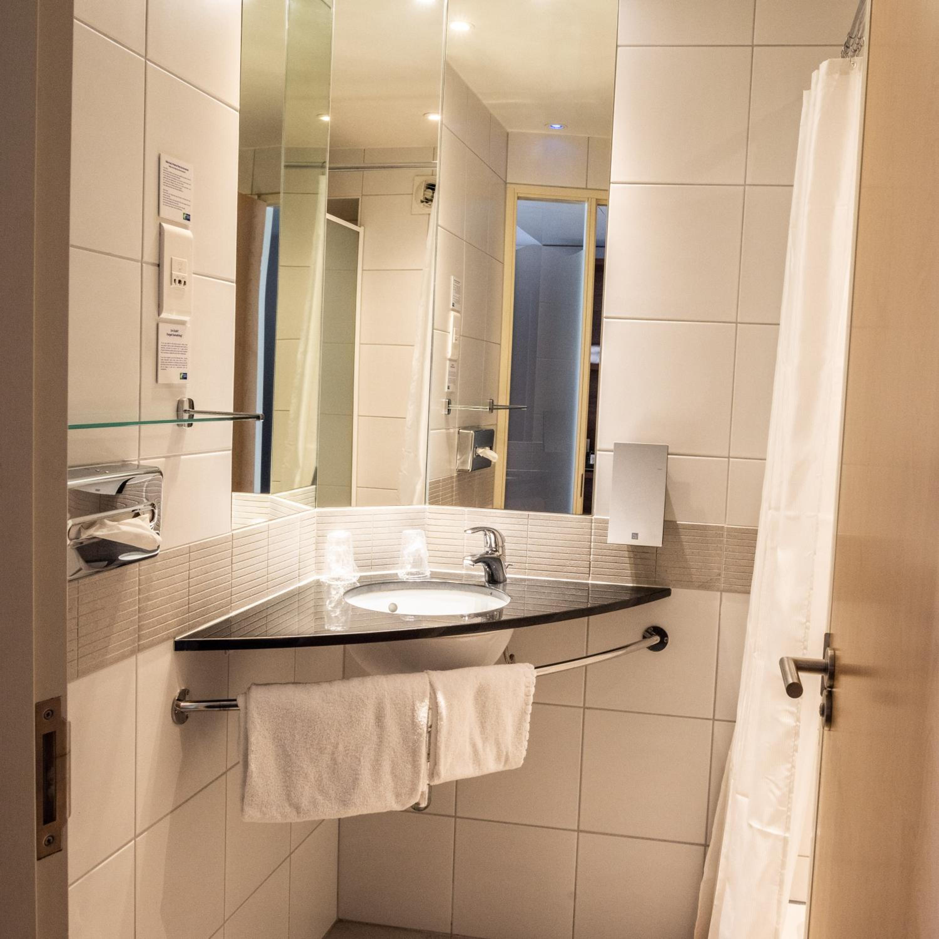 Standard Room thumbnail 5