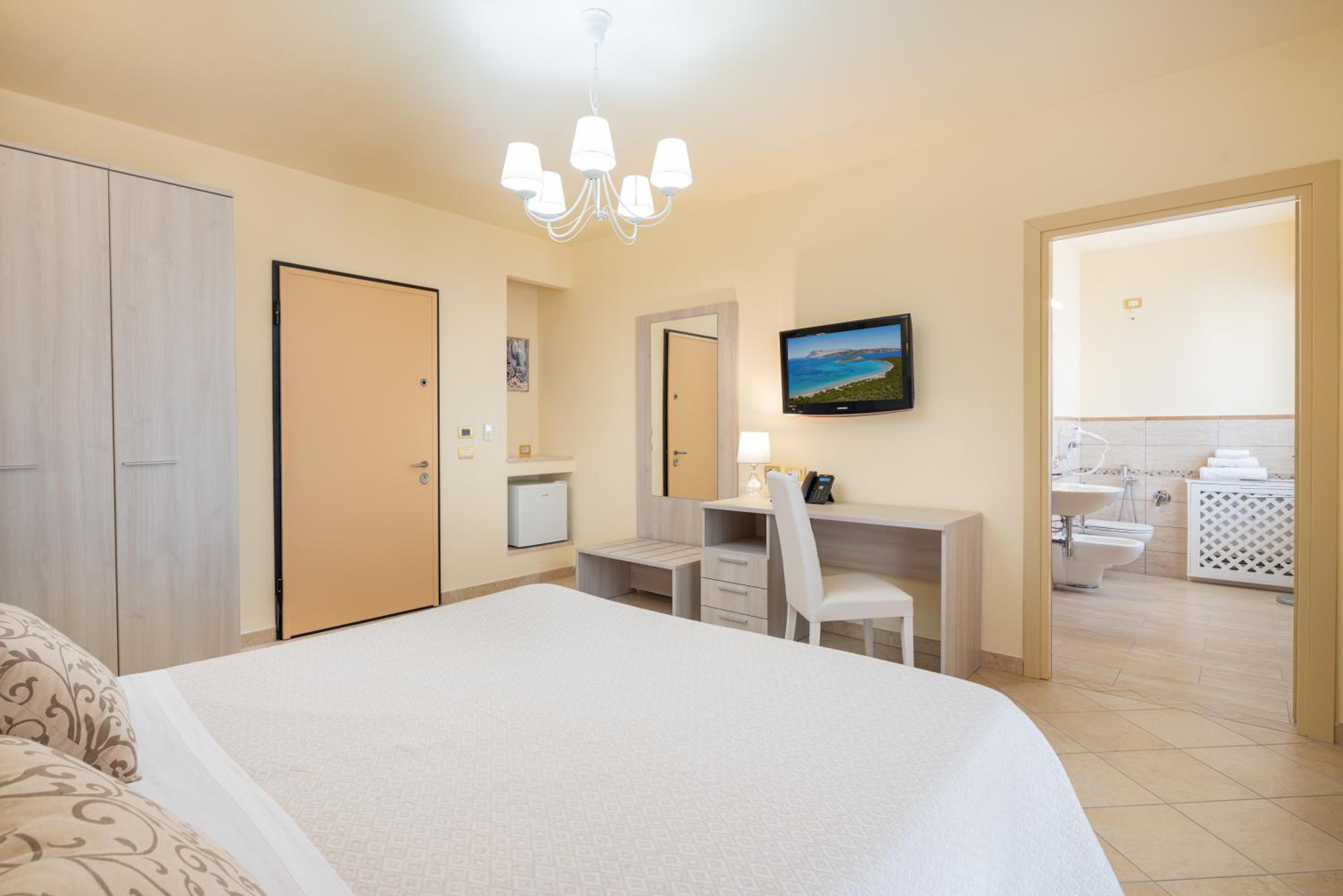 Classic Double or Twin Room photo 3
