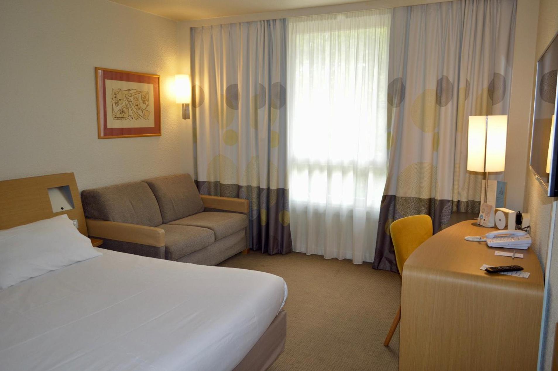 Standard Room with One Double Bed and One Sofa Bed photo 2