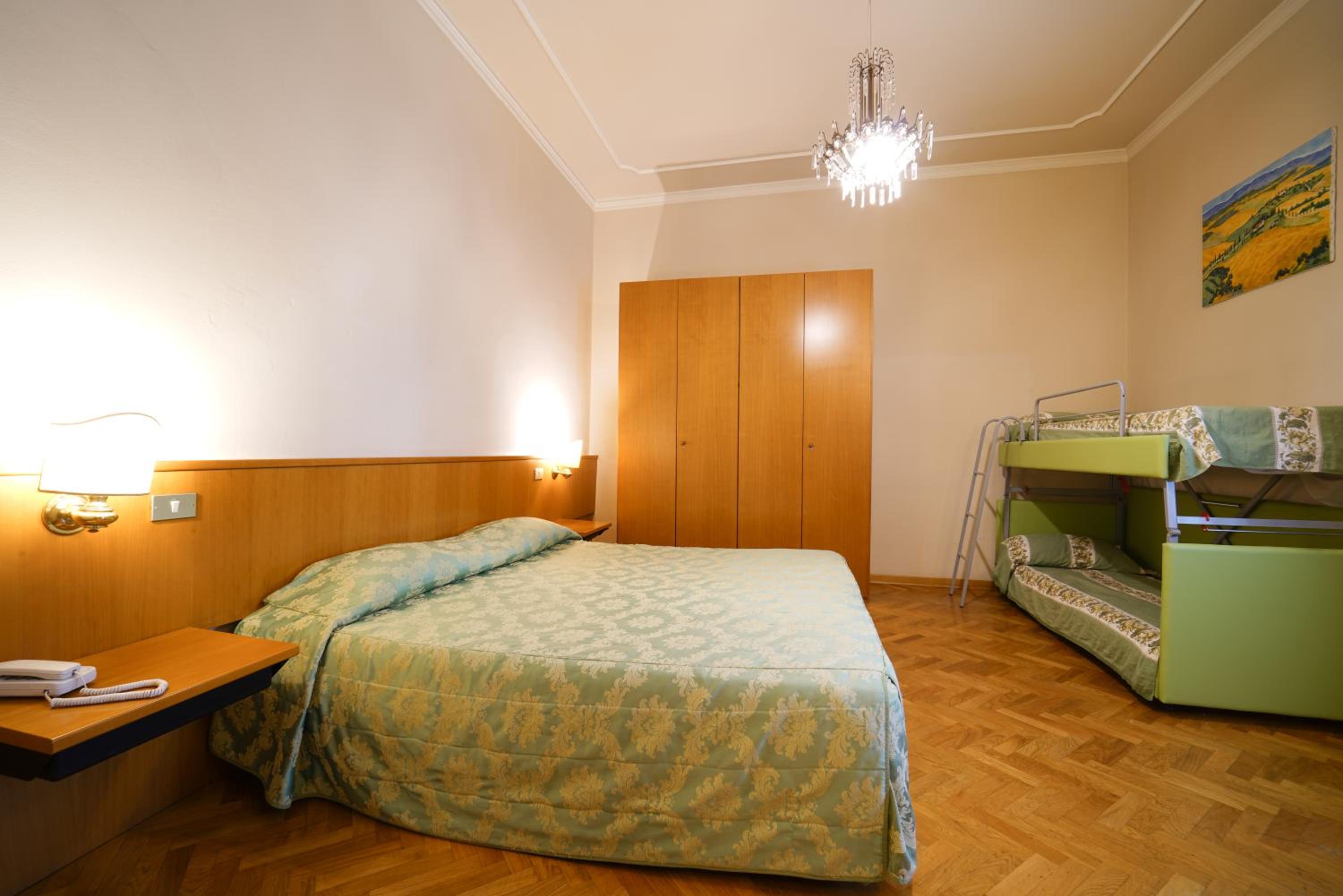 Quadruple Room - Photo 5