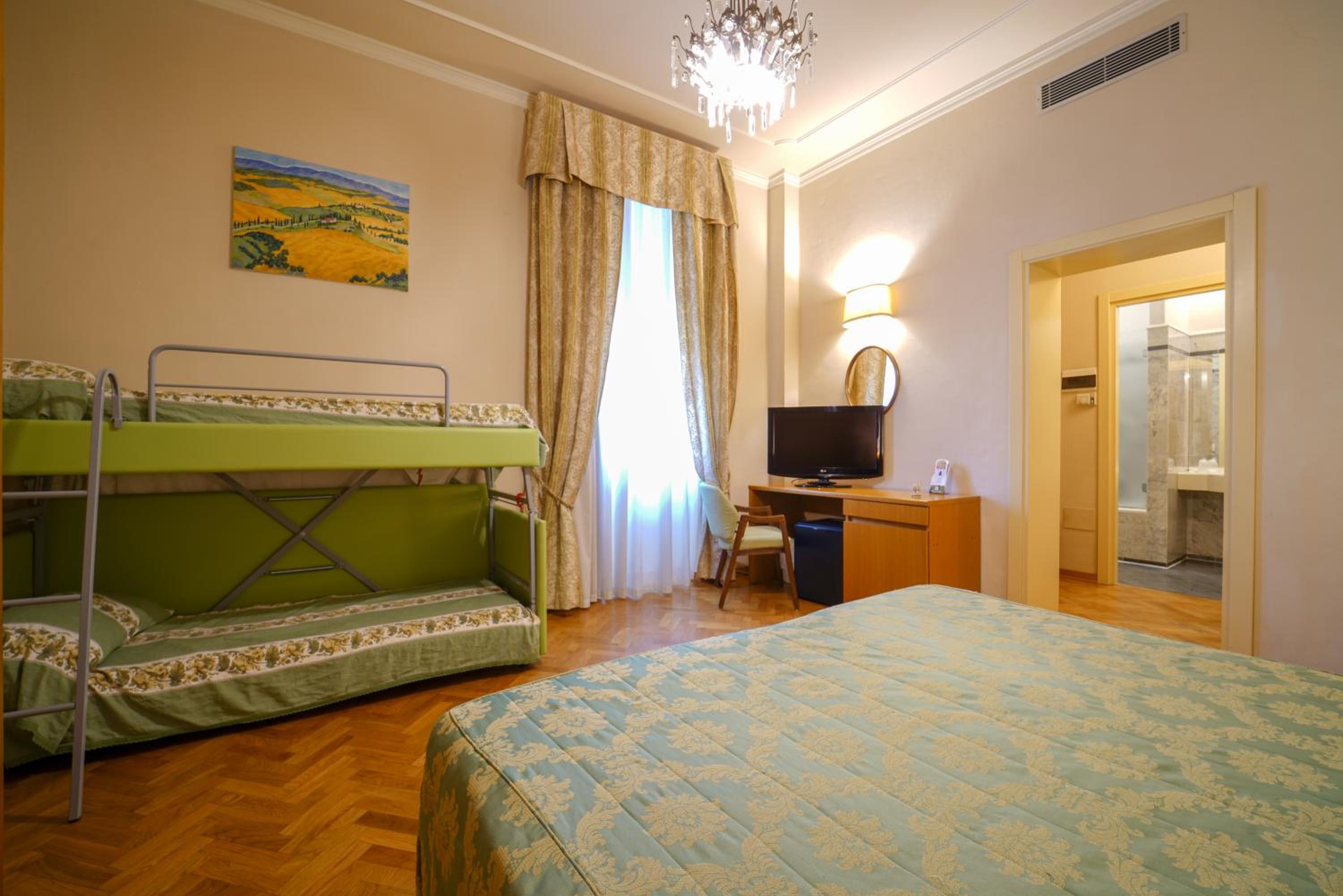 Quadruple Room - Photo 1