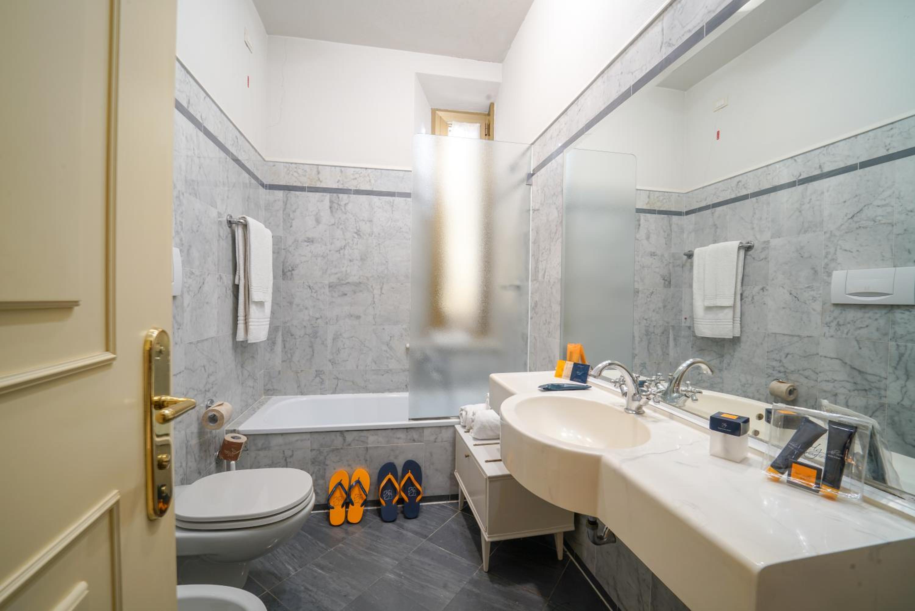 Double Room - Photo 2