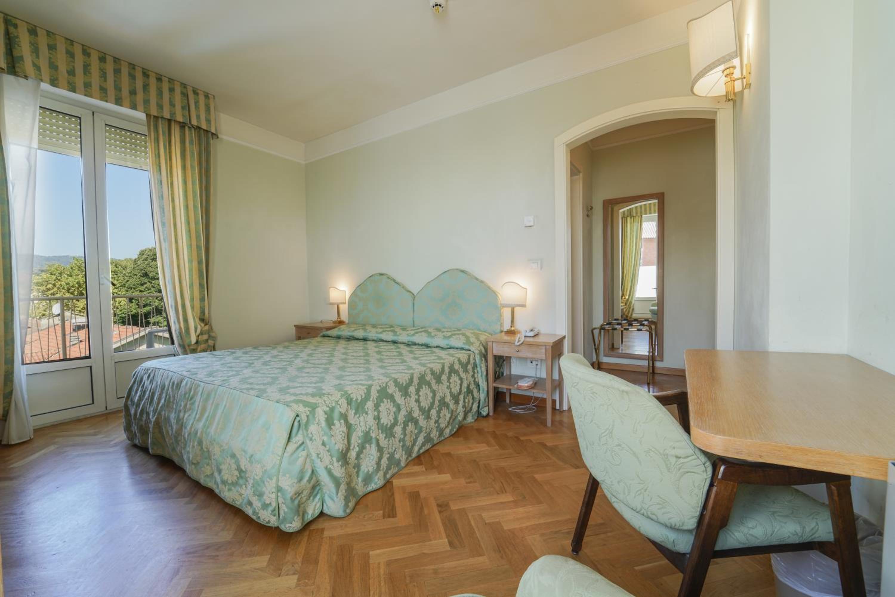 Deluxe Double or Twin Room - Photo 9