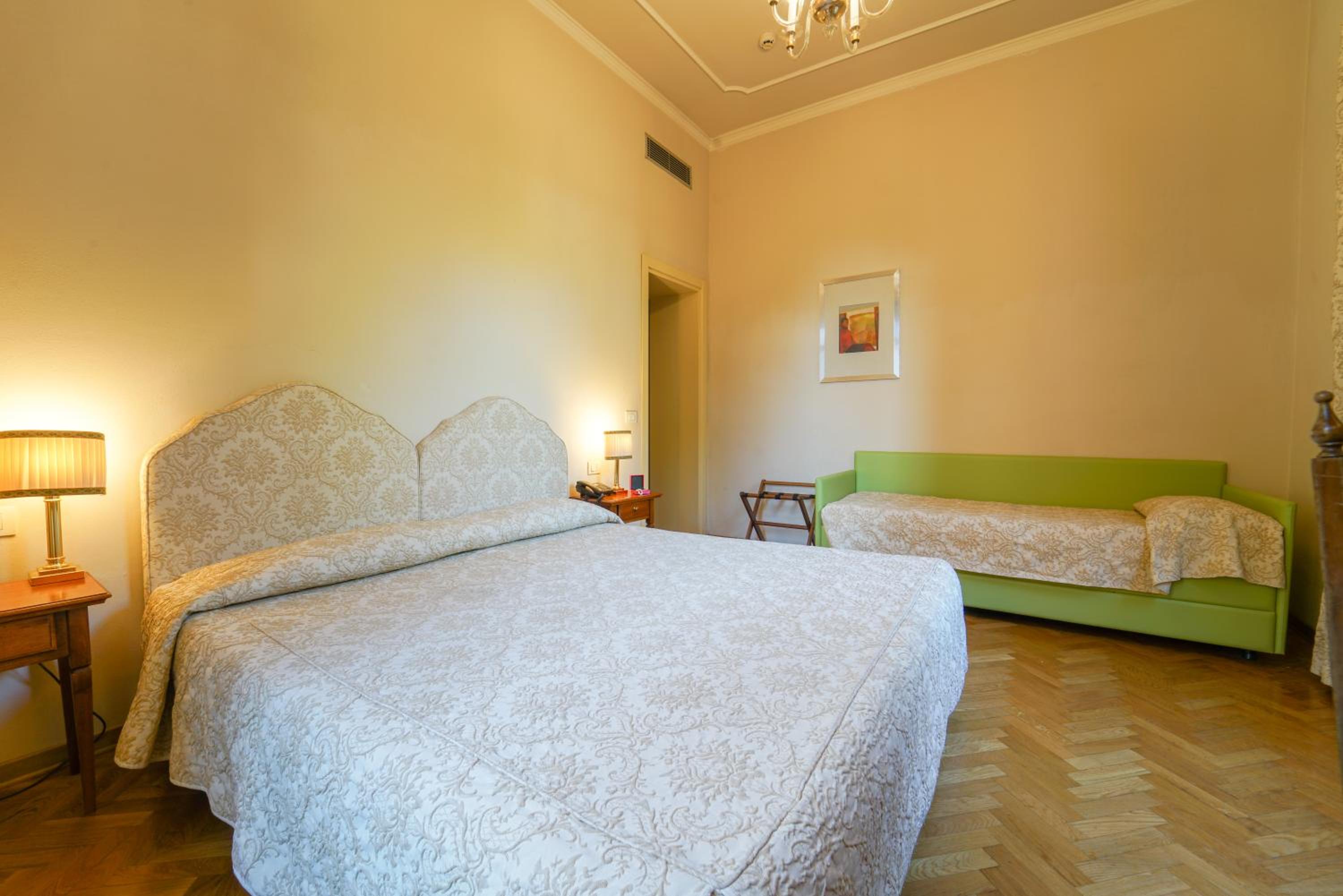 Triple Room - Photo 6