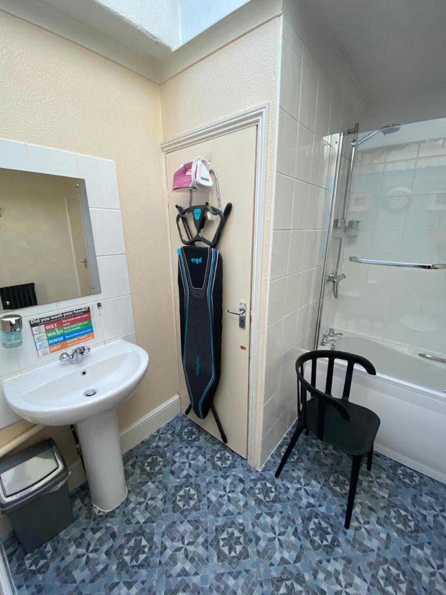 Single Room with Shared Bathroom photo 2
