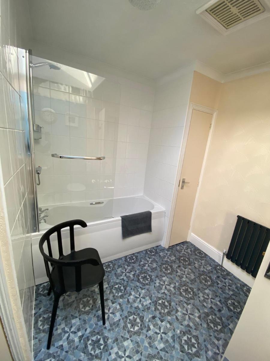 Single Room with Shared Bathroom photo 3