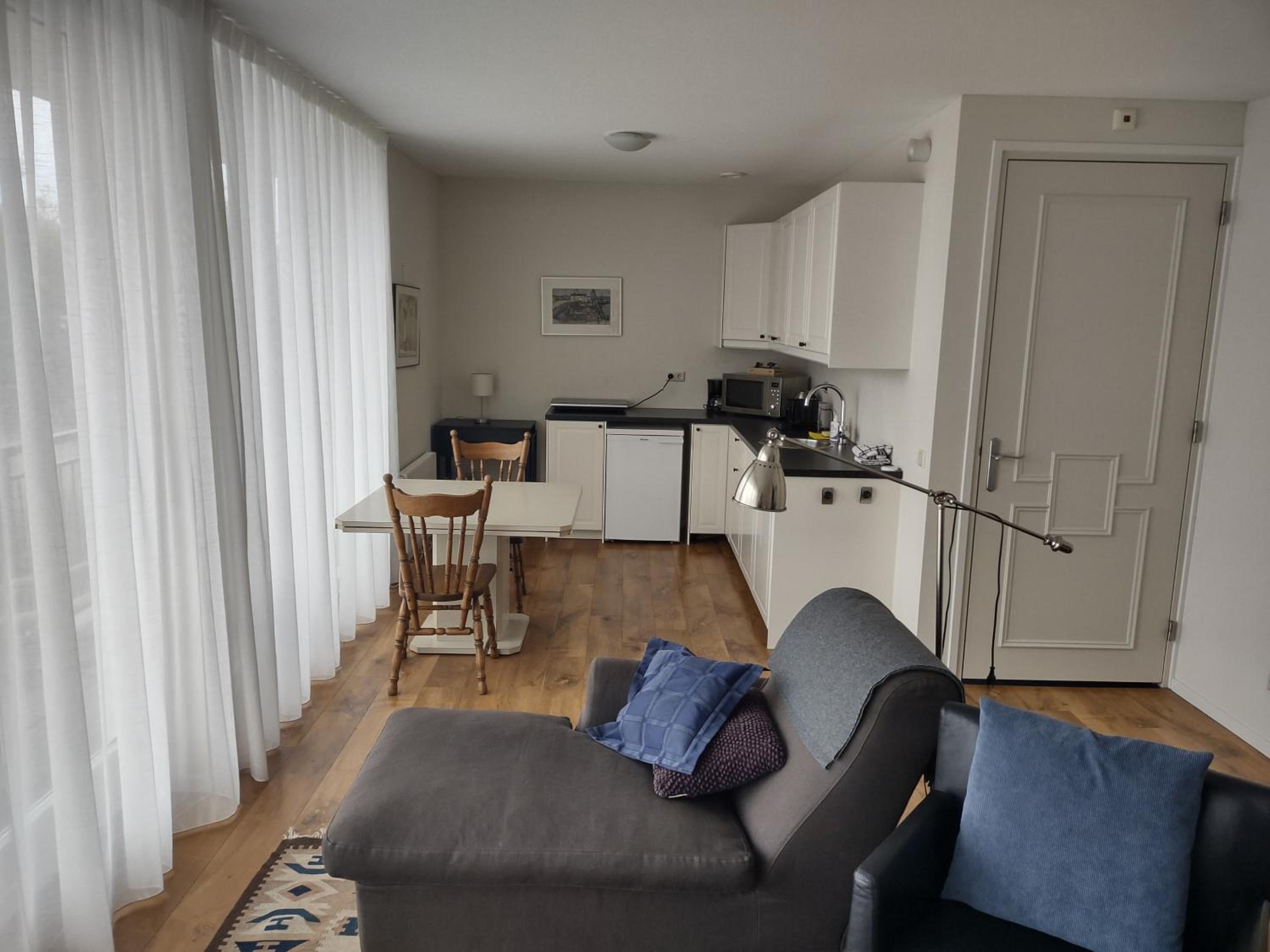 Apartment with Balcony photo 3