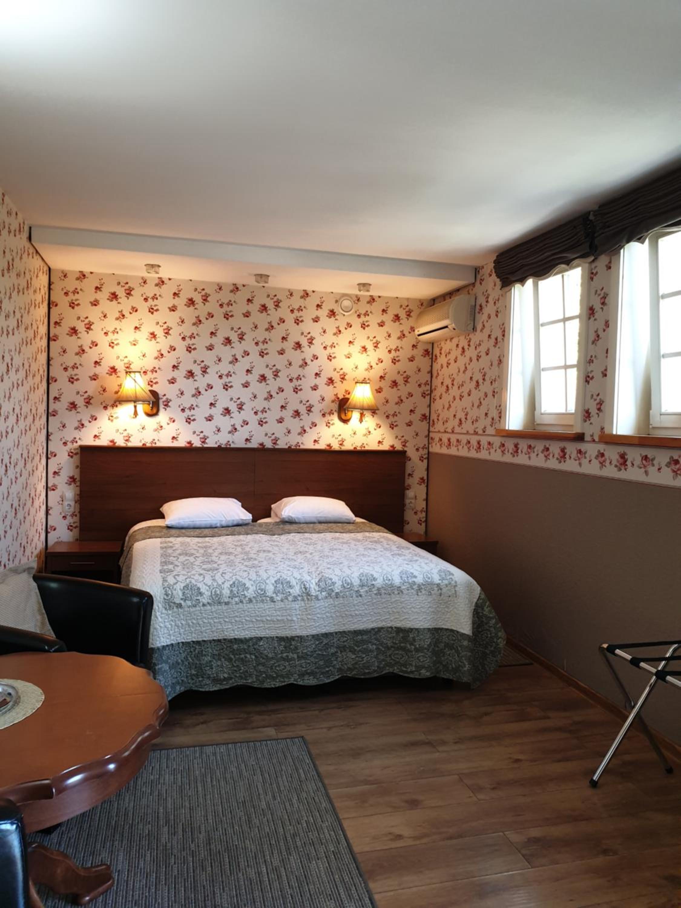 Standard Twin Room - Photo 1