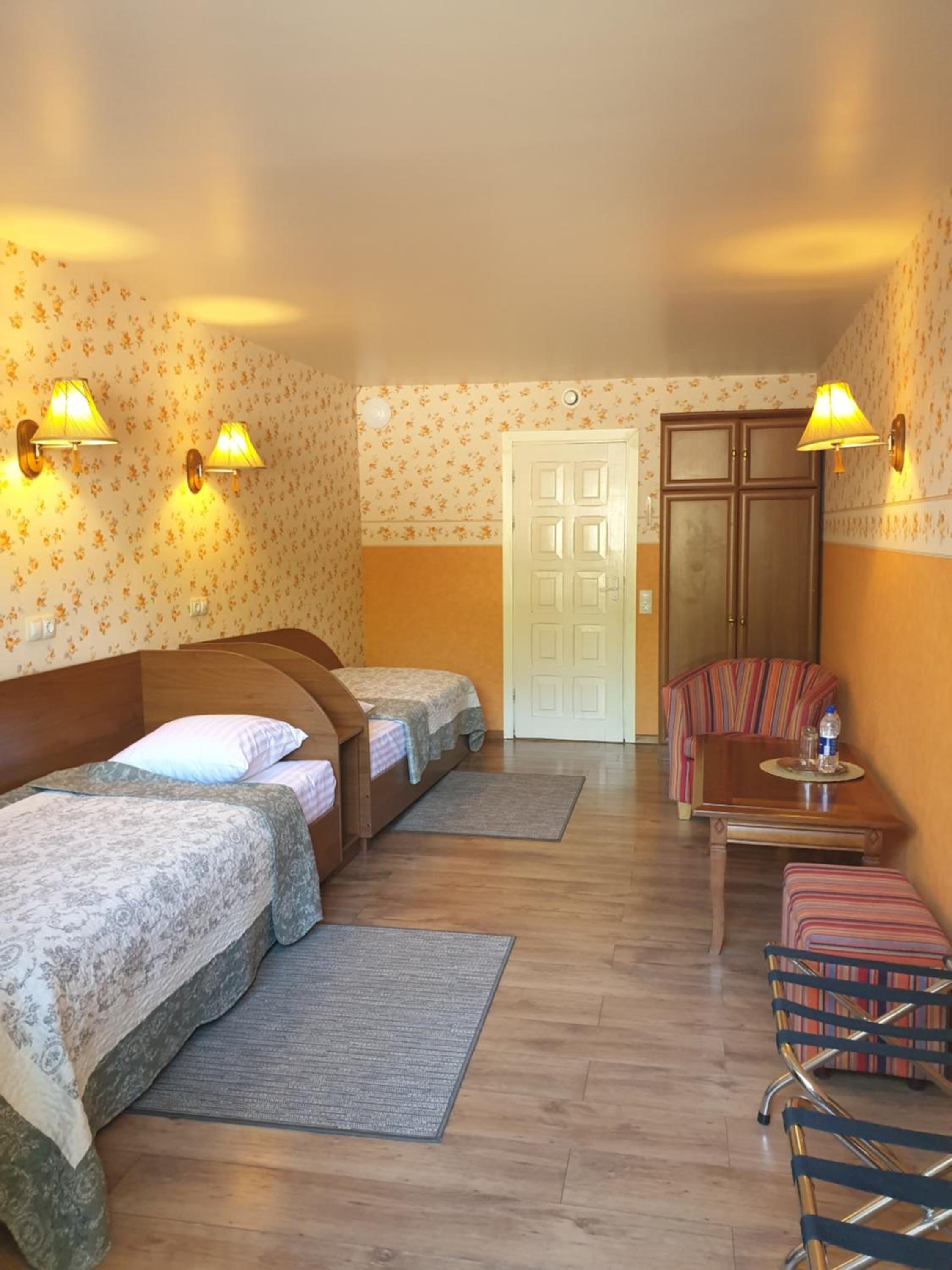 Standard Twin Room - Photo 3