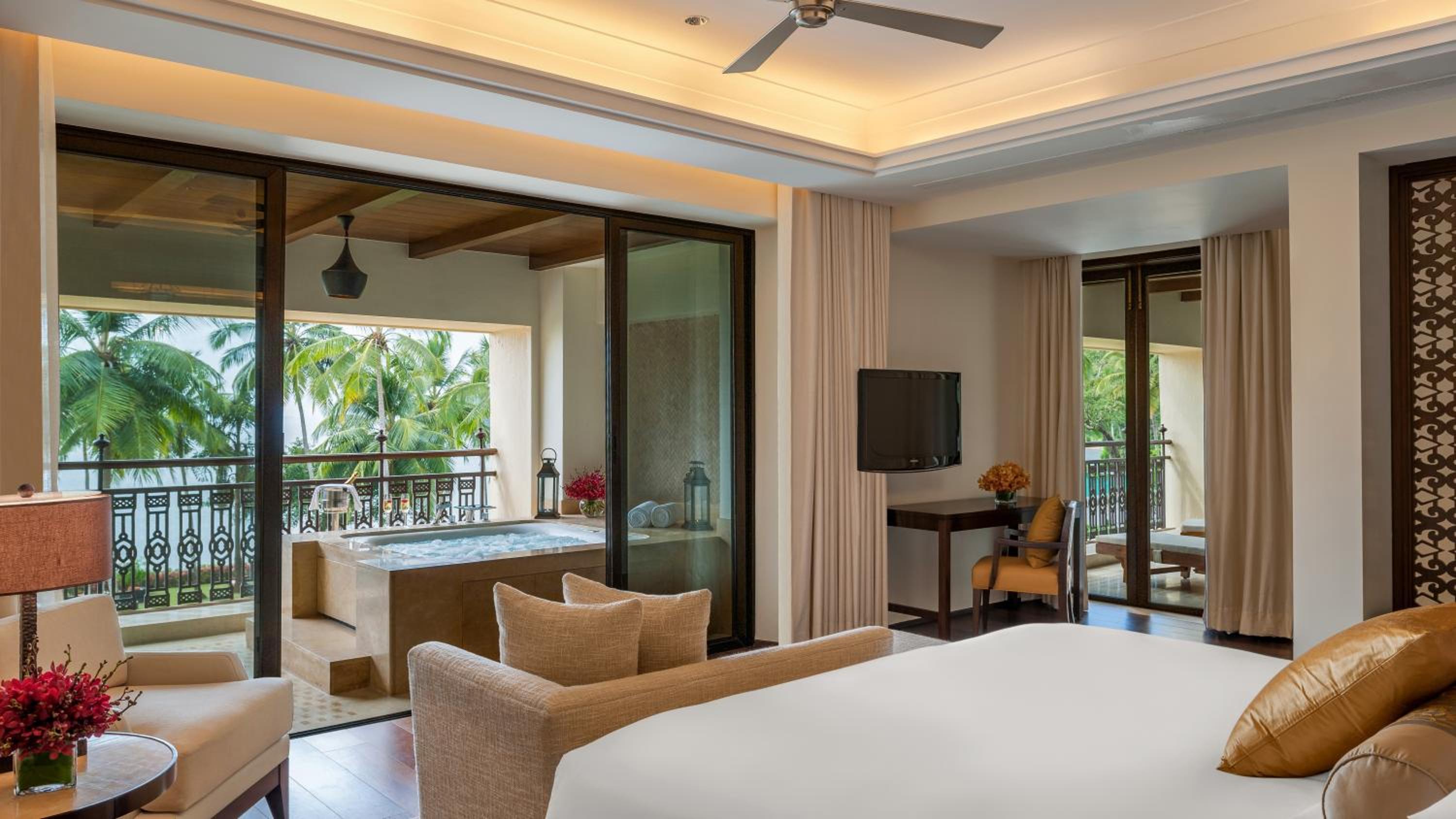 Grand Suite with Balcony - Complimentary Airport transfers from Dabolim and Mopa Airport photo 2