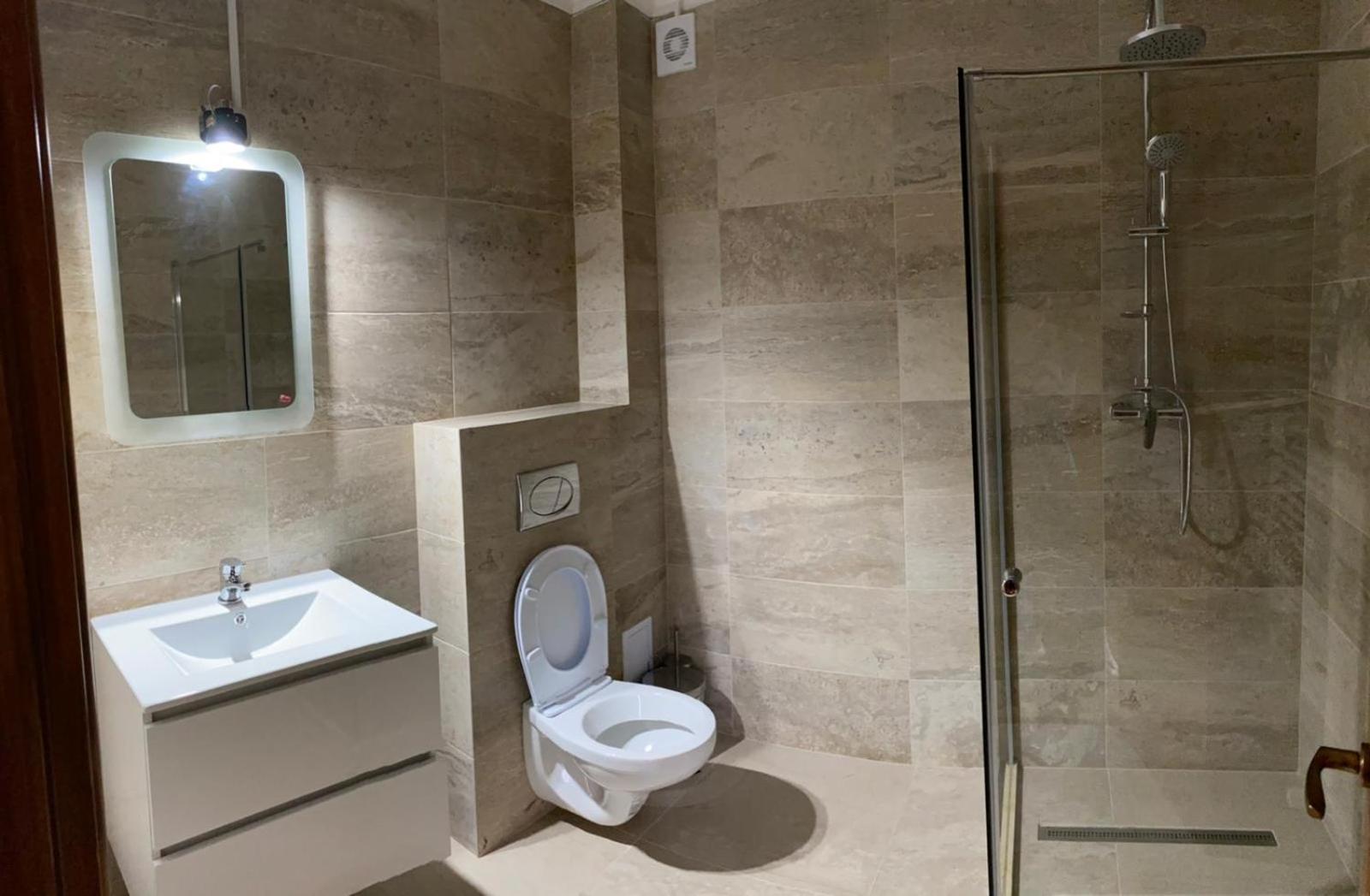 Deluxe Double Room (2 Adults + 1 Child) - Photo 3