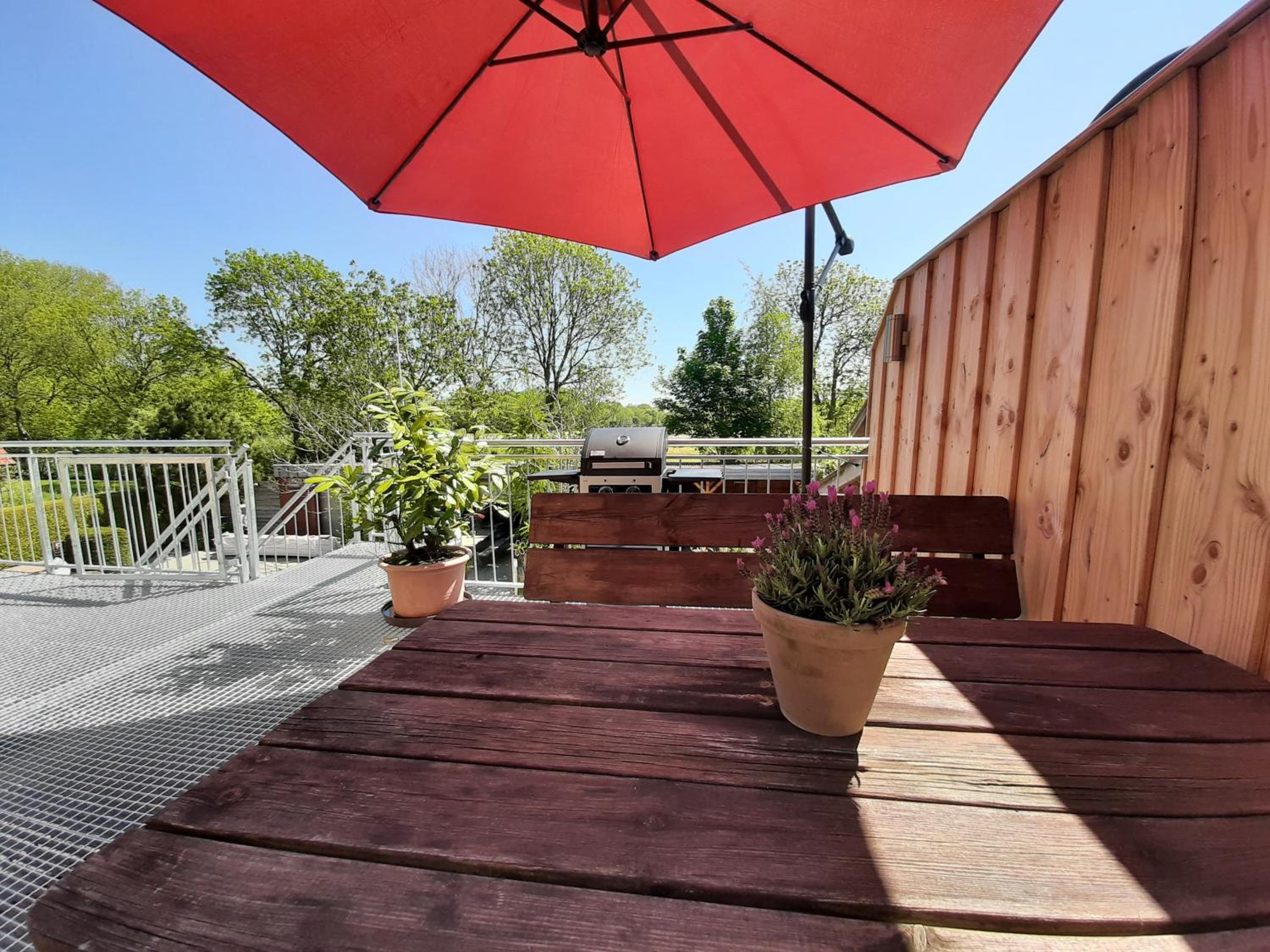 Apartment with Balcony - Photo 6