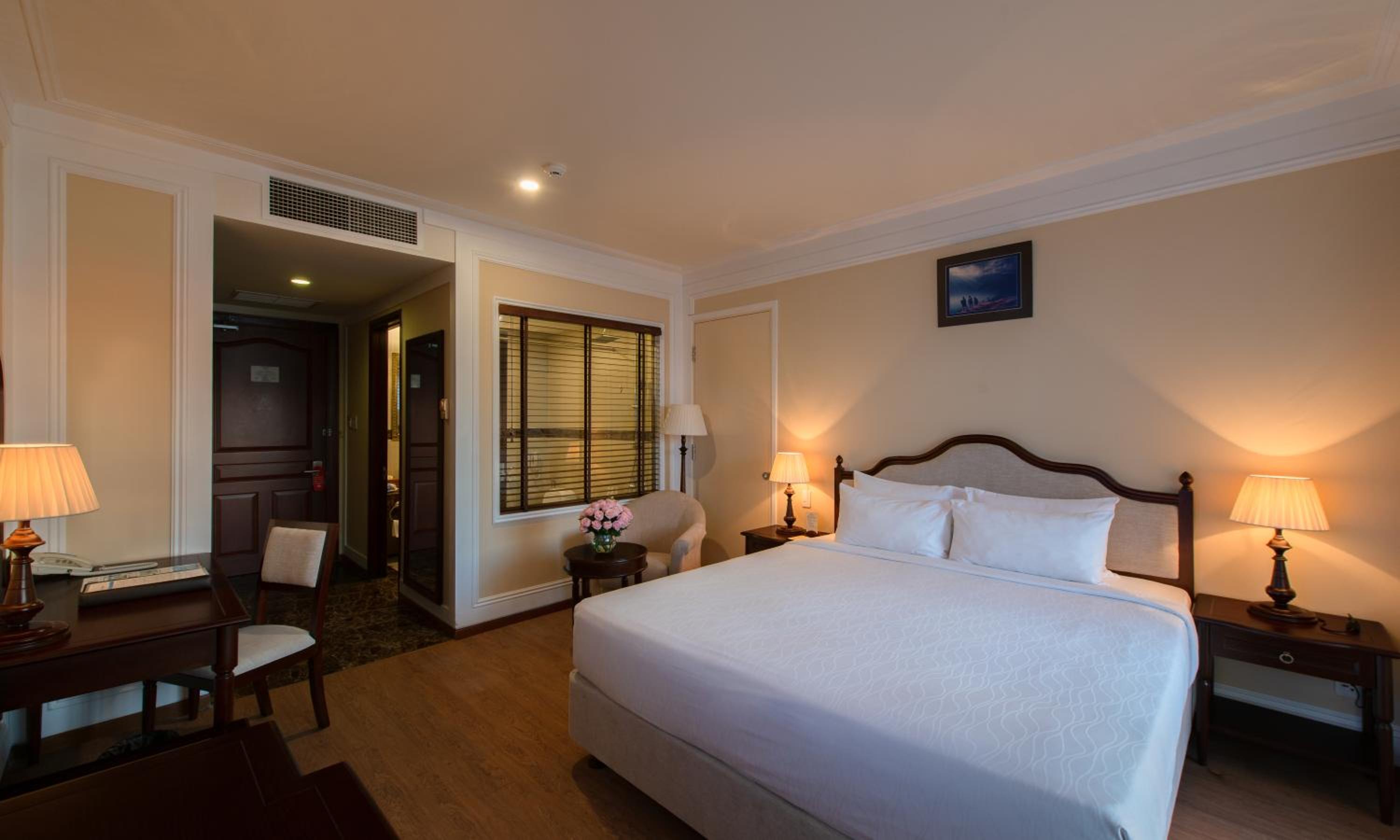 Grand Ocean King with Balcony - Photo 10
