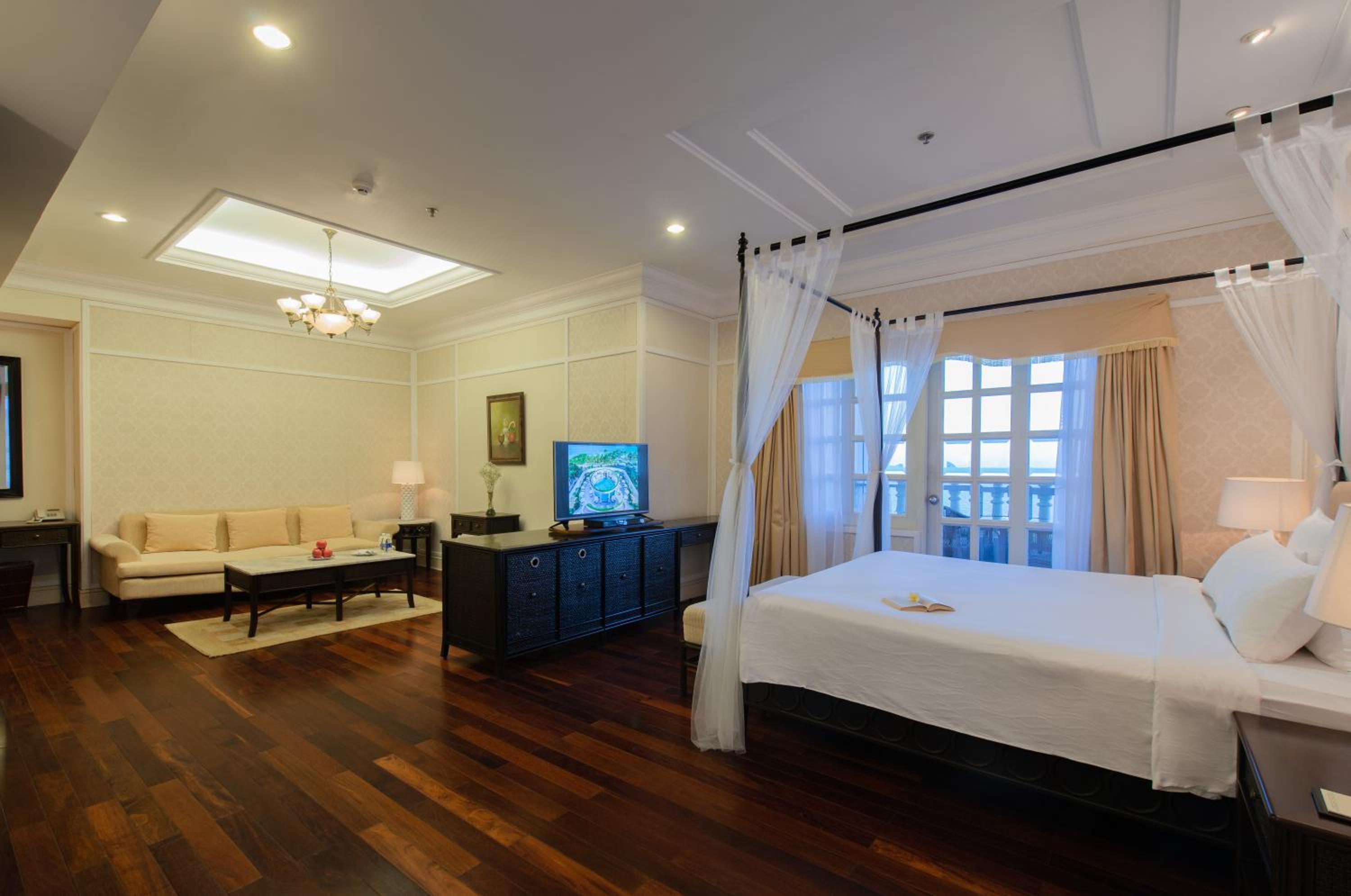 Executive Suite Ocean King | Outdoor & Indoor Jacuzzis - Photo 1