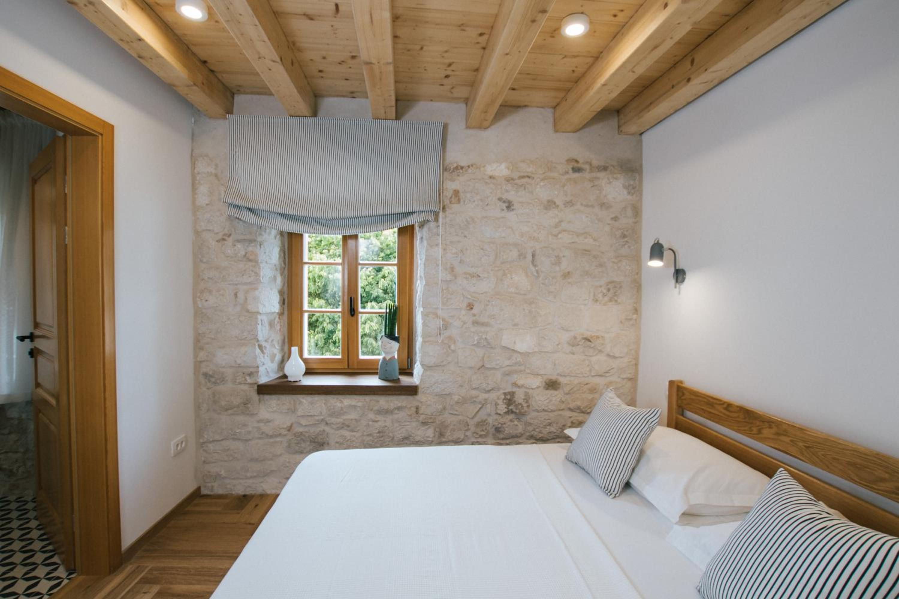 King Room with Balcony - Photo 28