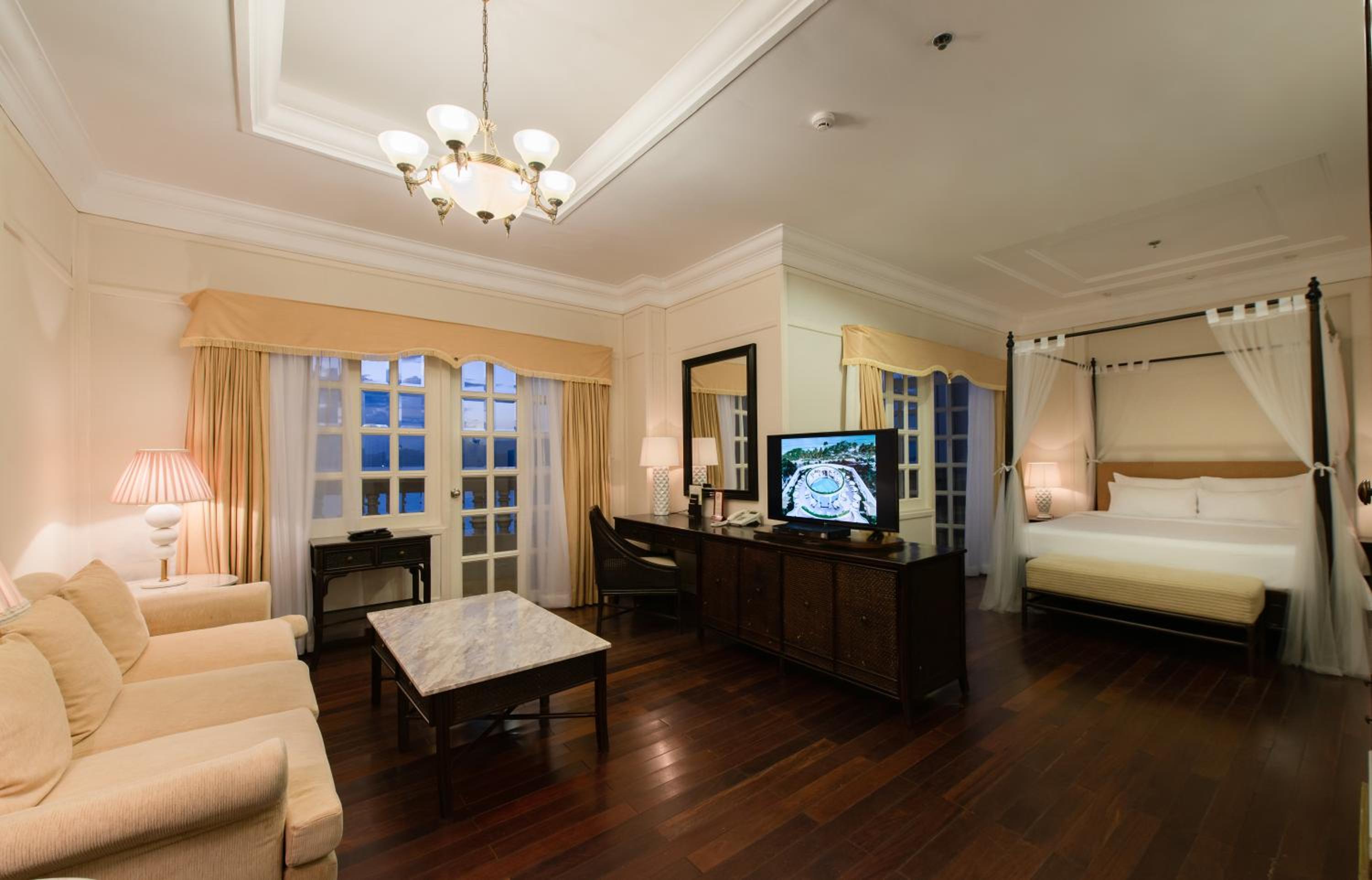 Junior Suite Ocean King | Outdoor Jacuzzi - Photo 1