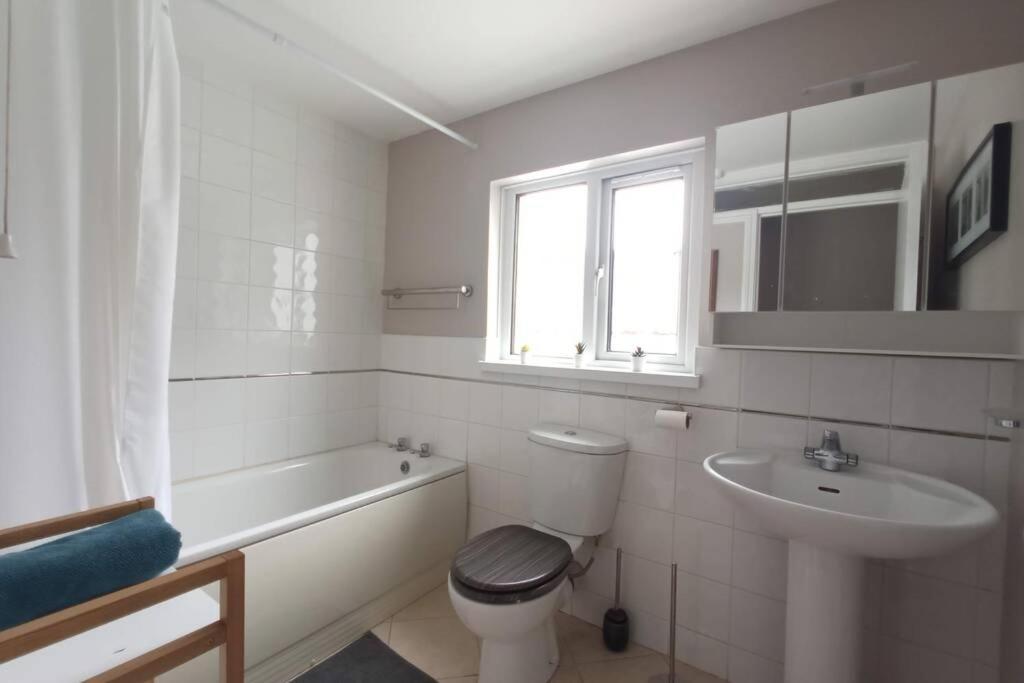 Four-Bedroom House photo 3