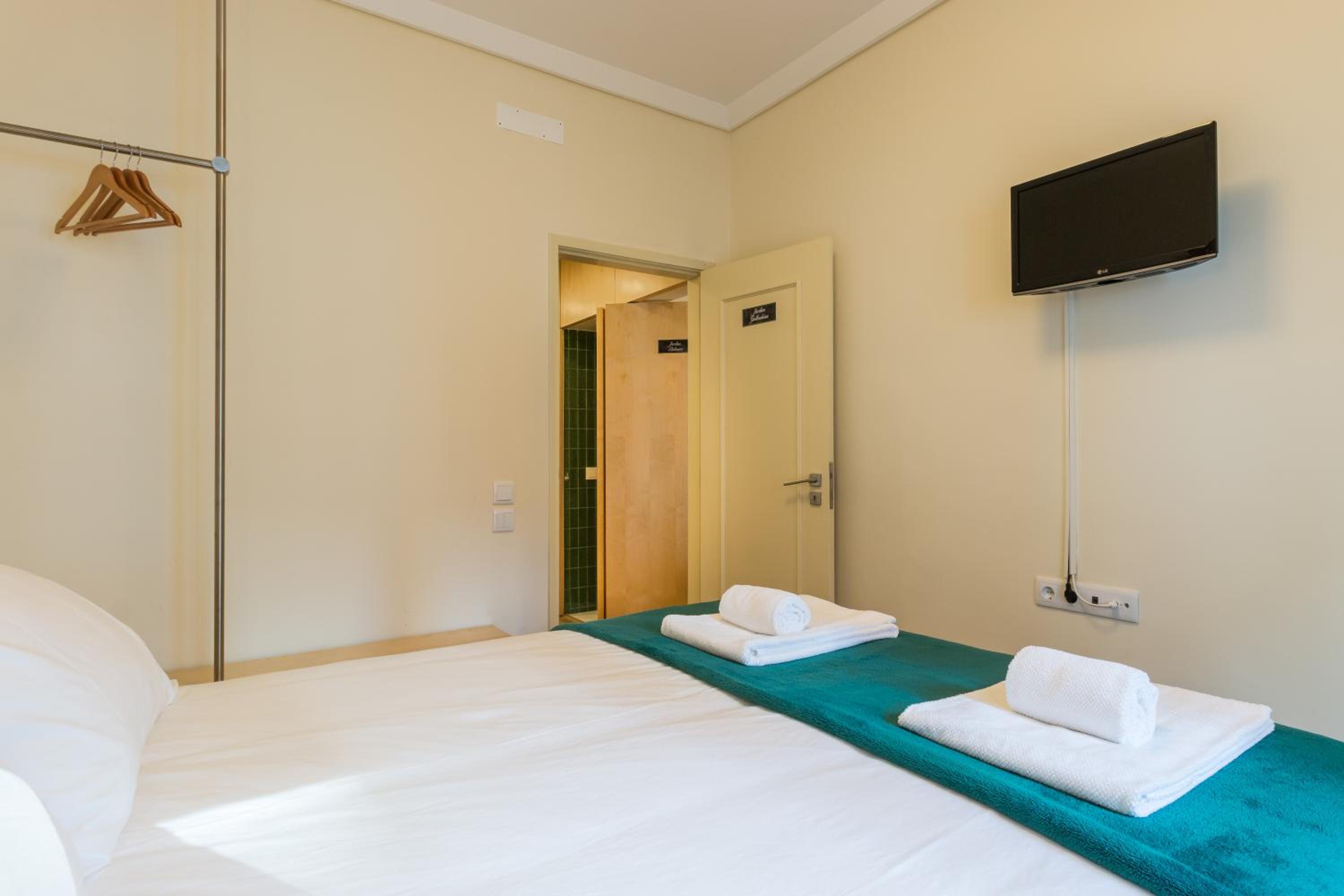 Three-Bedroom Apartment - Photo 14