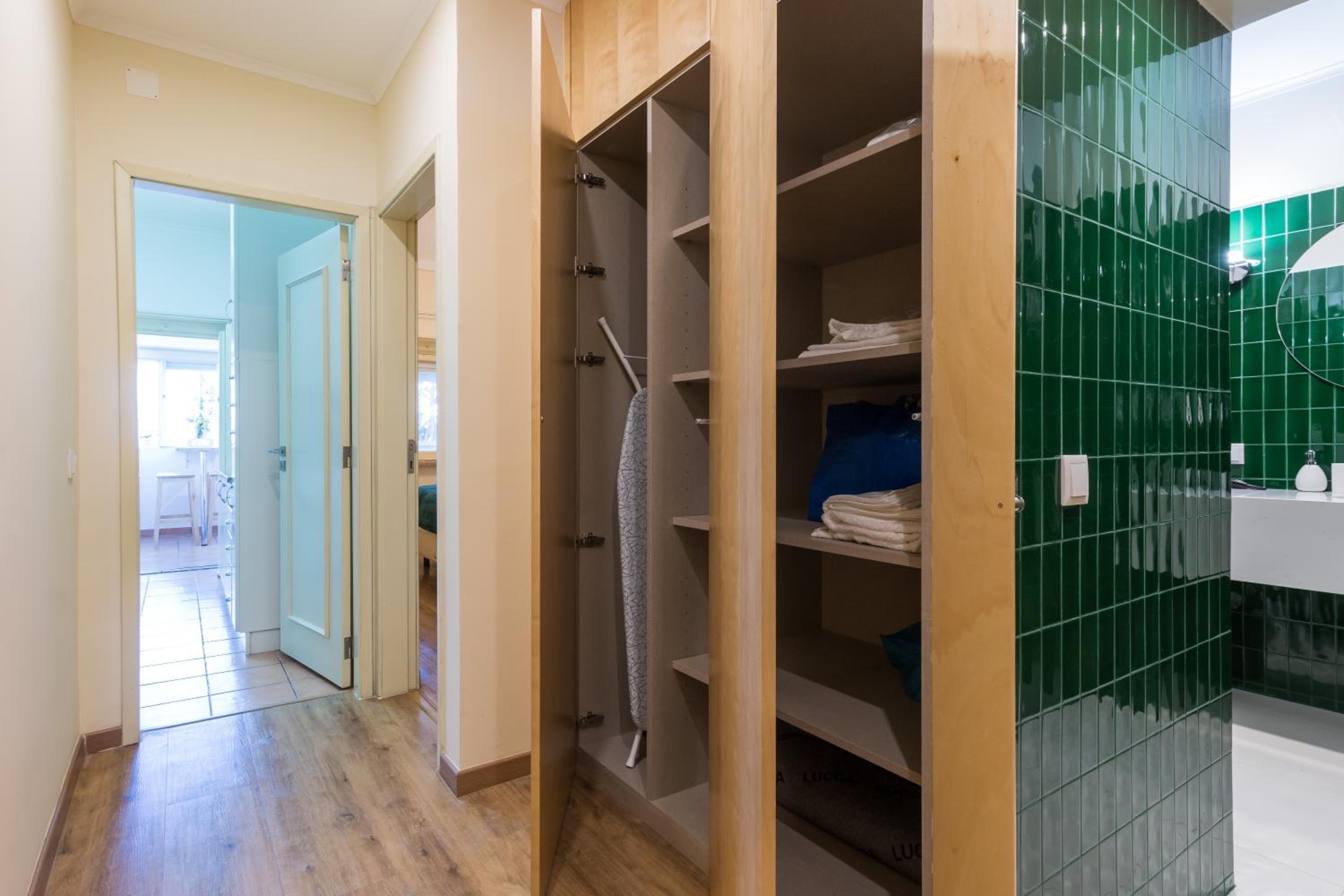 Three-Bedroom Apartment - Photo 25