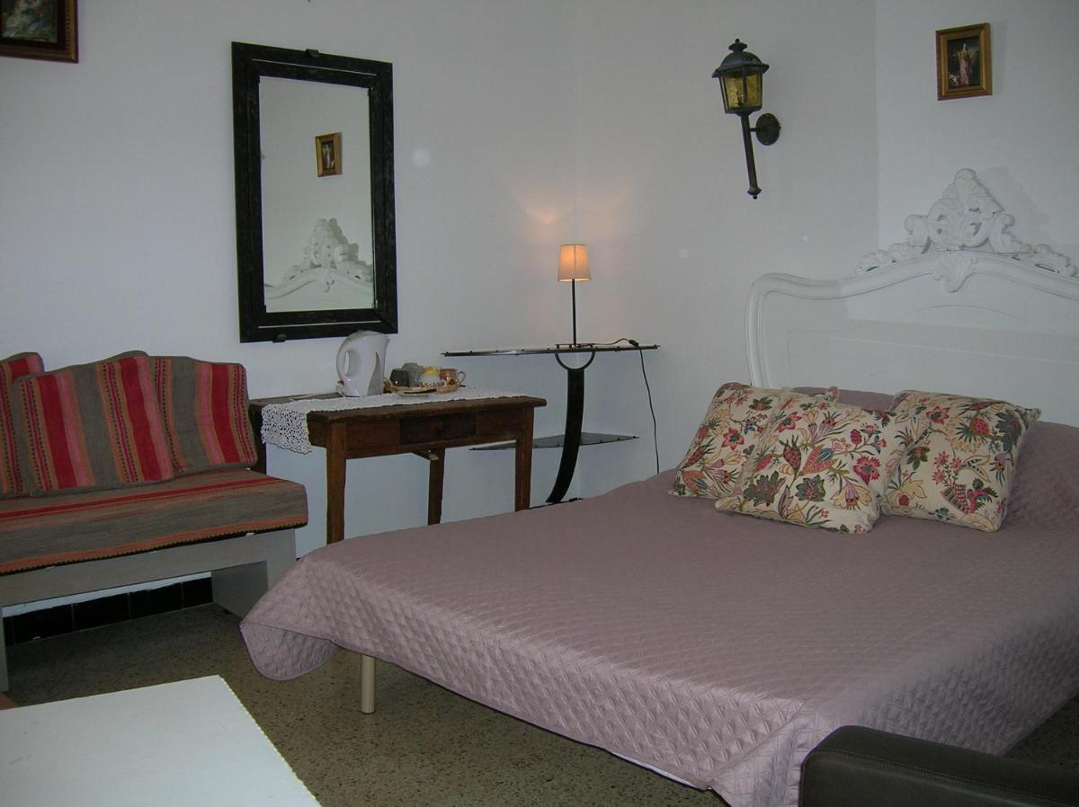 Suite (3-5 Adults)