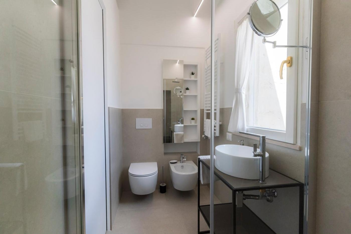 One-Bedroom House - Photo 32