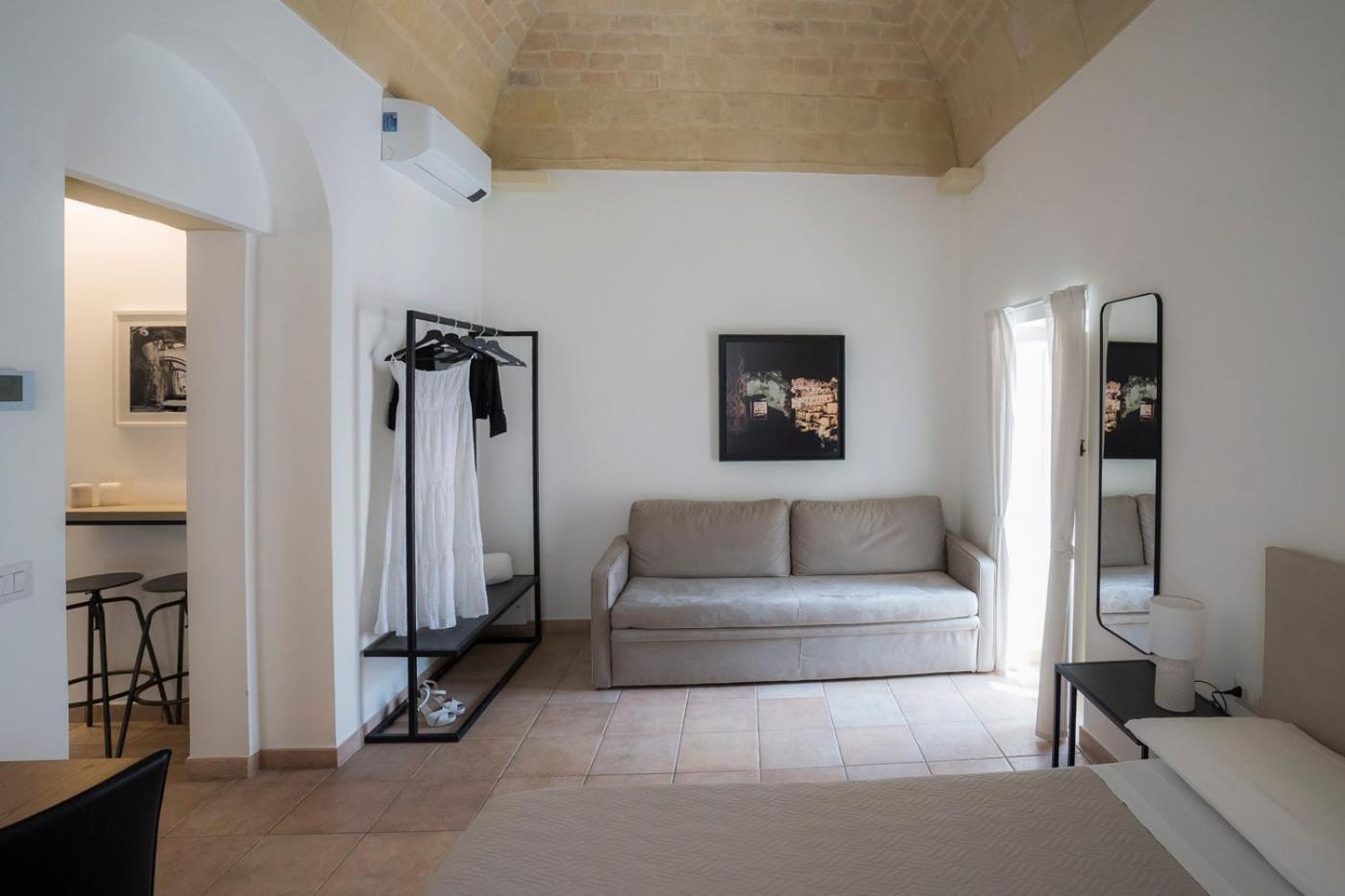 One-Bedroom House - Photo 31