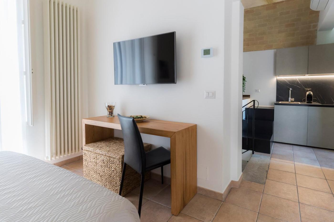 One-Bedroom House - Photo 25