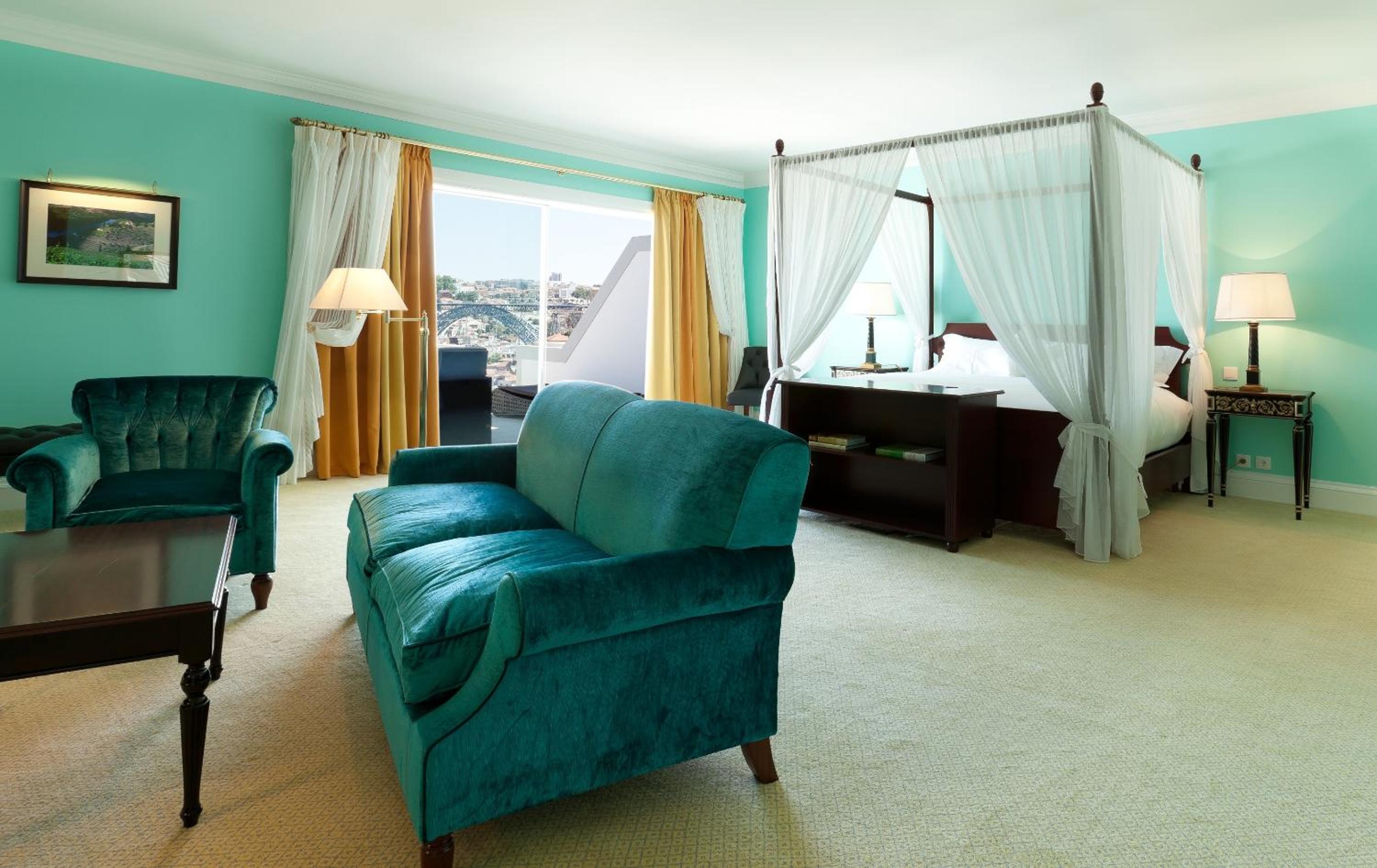 Deluxe Suite with Panoramic River View - Photo 8