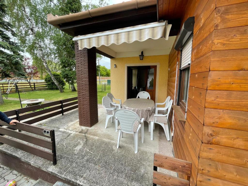 Two-Bedroom House photo 2