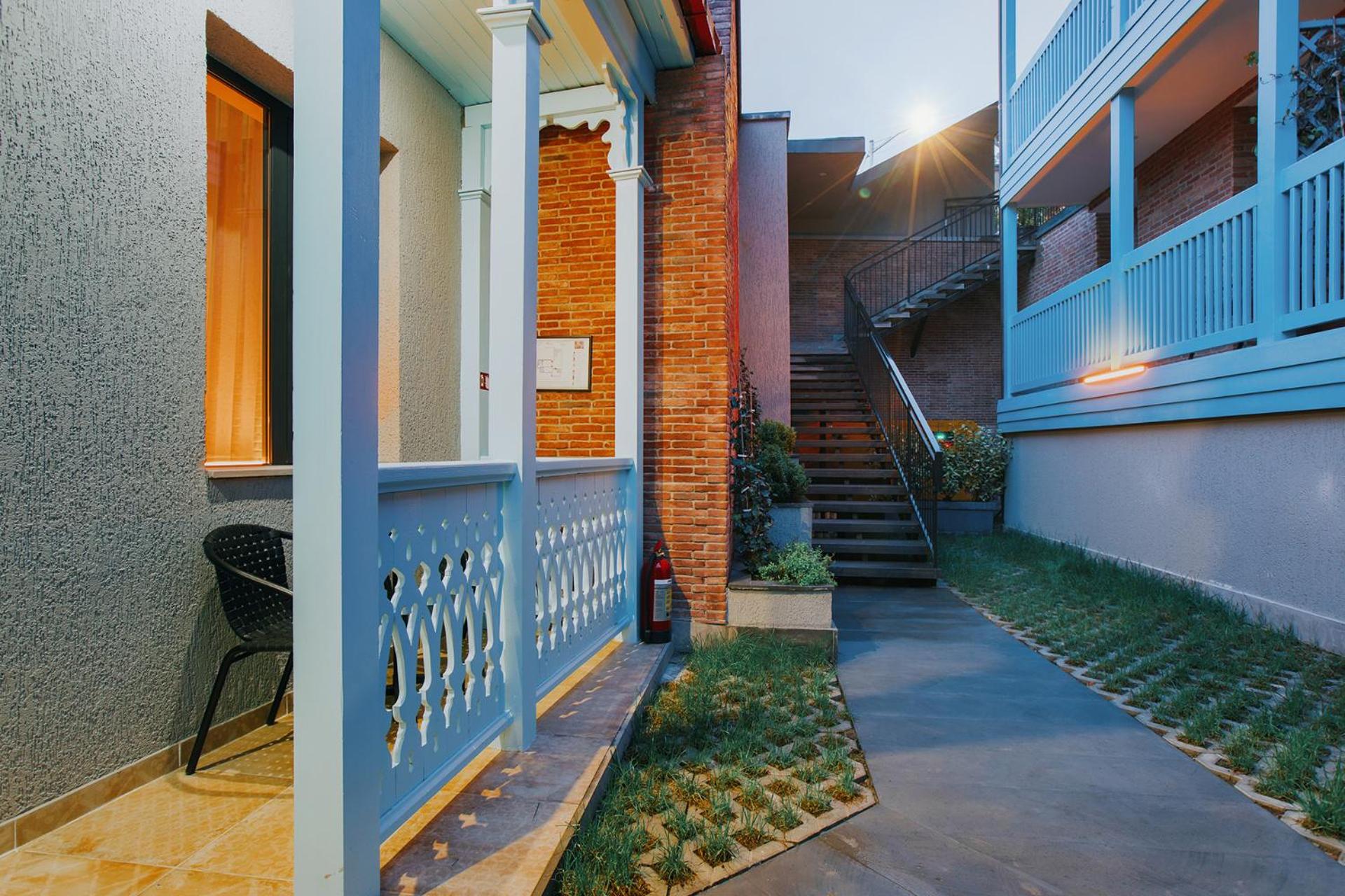 Double Room with Patio - Photo 6