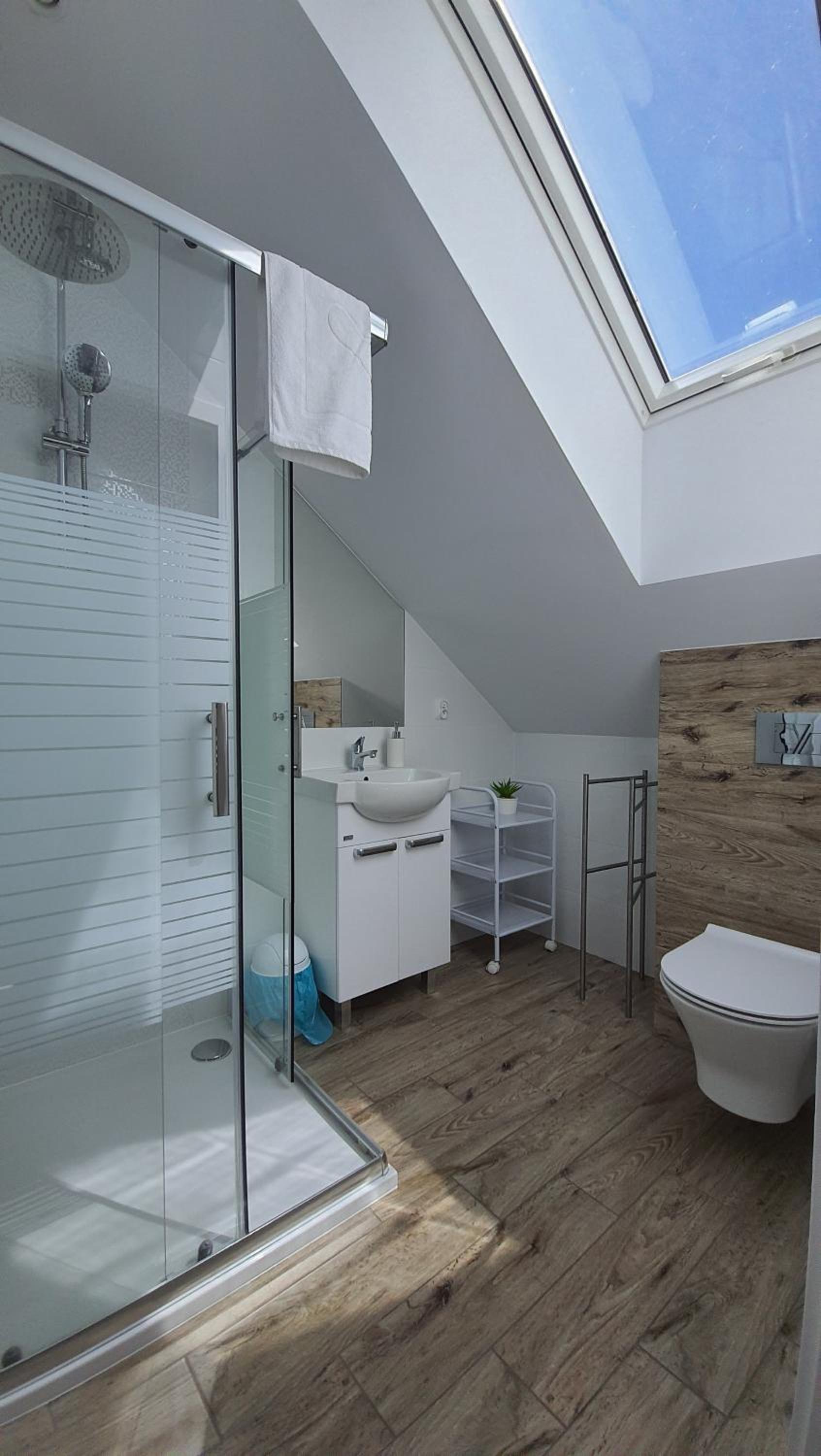 Double Room with Lake View - Photo 8